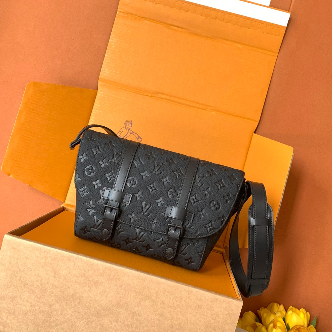 Louis Vuitton Christopher Messenger M28324 - DopestKickz