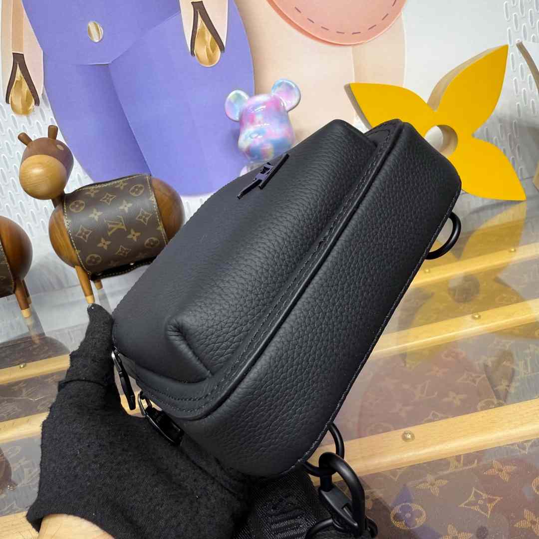 Louis Vuitton Avenue Slingbag PM   M15255 - DopestKickz