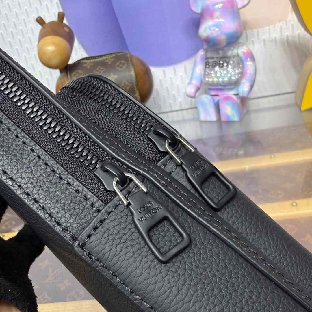 Louis Vuitton Avenue Slingbag PM   M15255 - DopestKickz