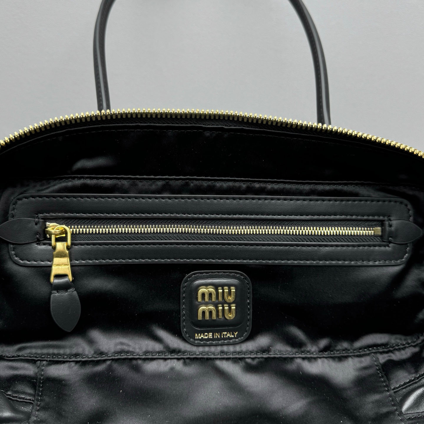 Miu Miu Beau Leather Bag - DopestKickz
