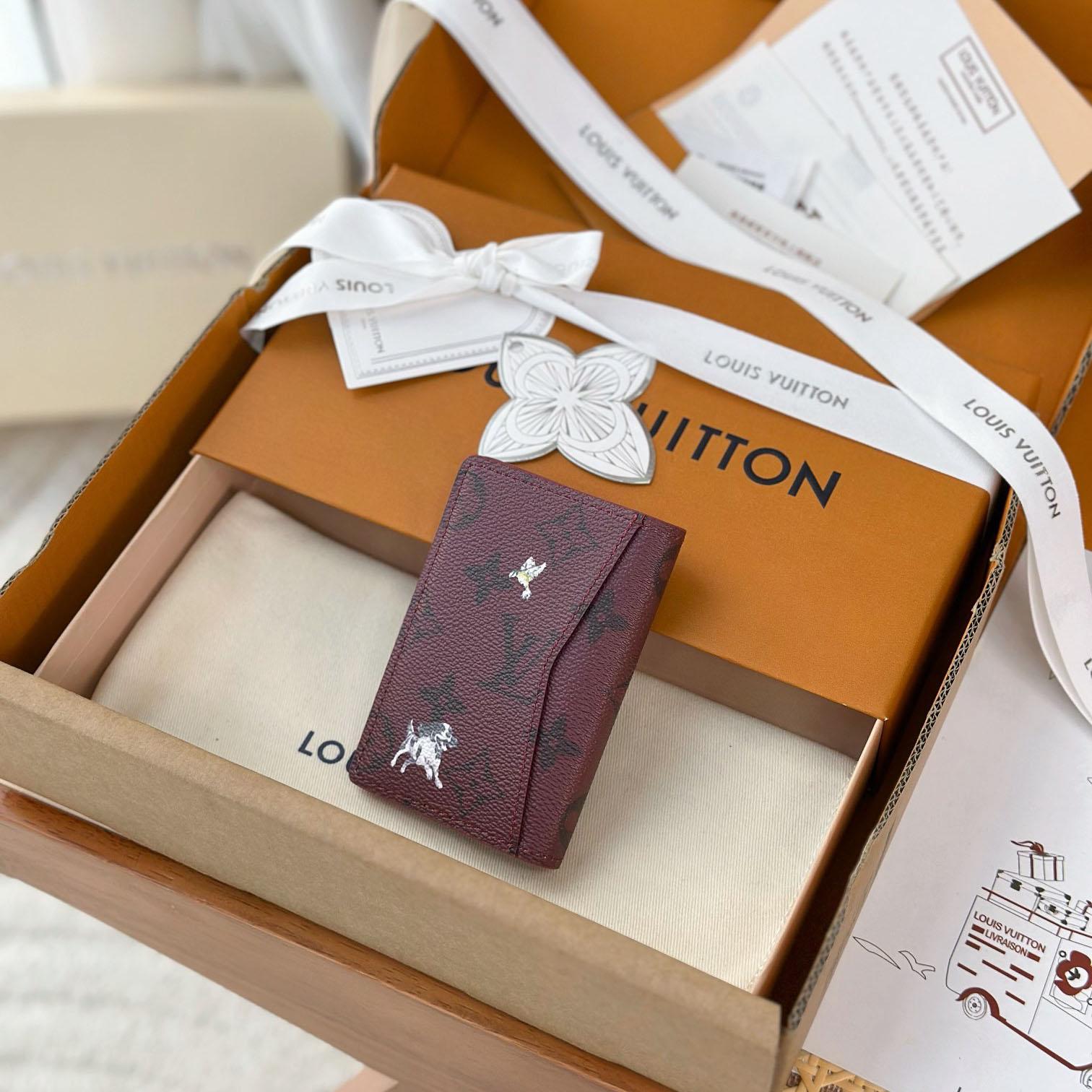 Louis Vuitton Passport Cover  M27021 - DopestKickz