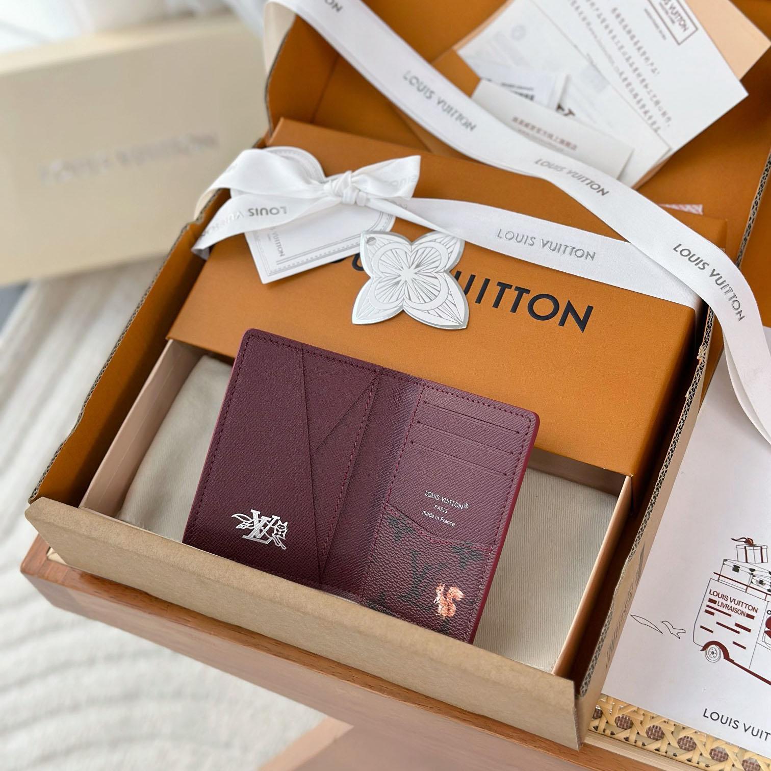 Louis Vuitton Passport Cover  M27021 - DopestKickz