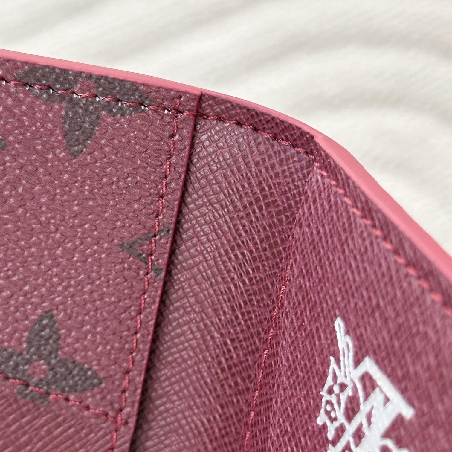 Louis Vuitton Passport Cover  M27021 - DopestKickz