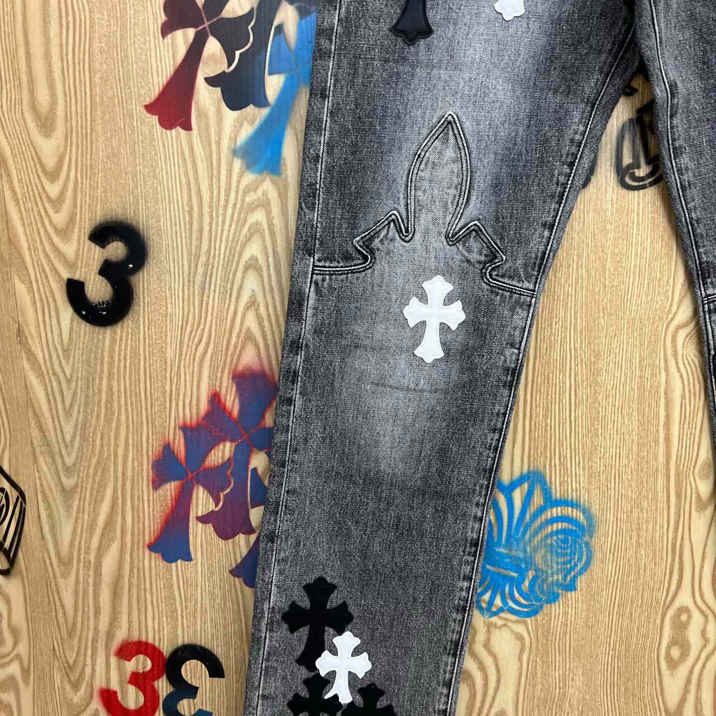 Chrome Hearts Cross Patch Fleur Knee Jeans - DopestKickz