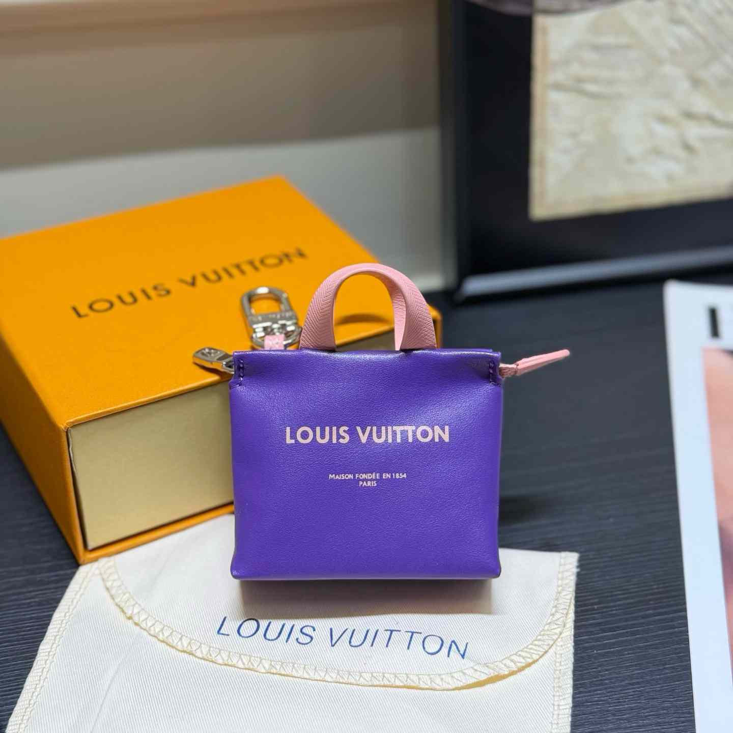 Louis Vuitton LV Mini Shopper Bag Charm M03121 - DopestKickz