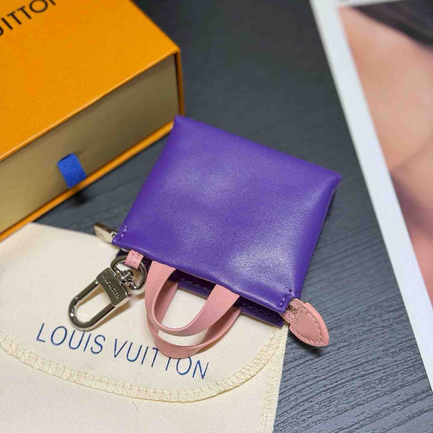 Louis Vuitton LV Mini Shopper Bag Charm M03121 - DopestKickz