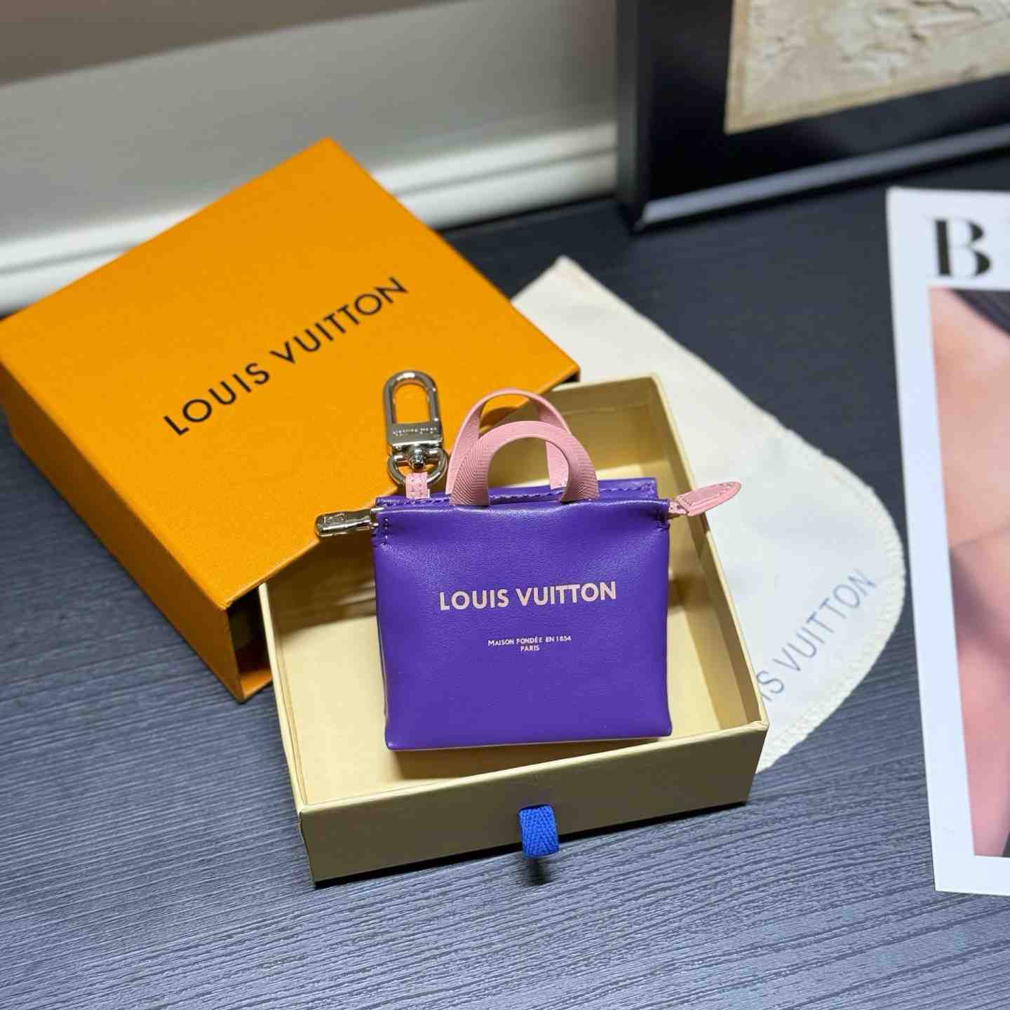 Louis Vuitton LV Mini Shopper Bag Charm M03121 - DopestKickz