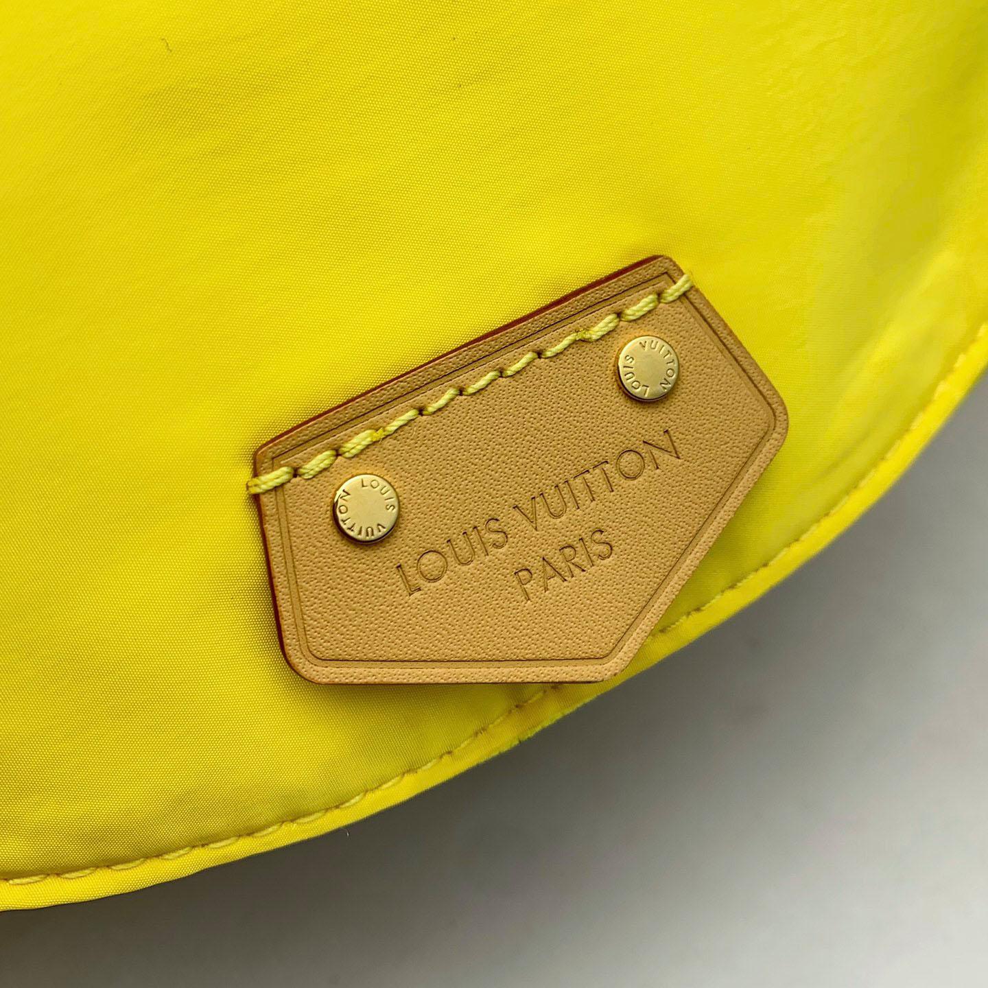 Louis Vuitton Bumbag M27237 - DopestKickz