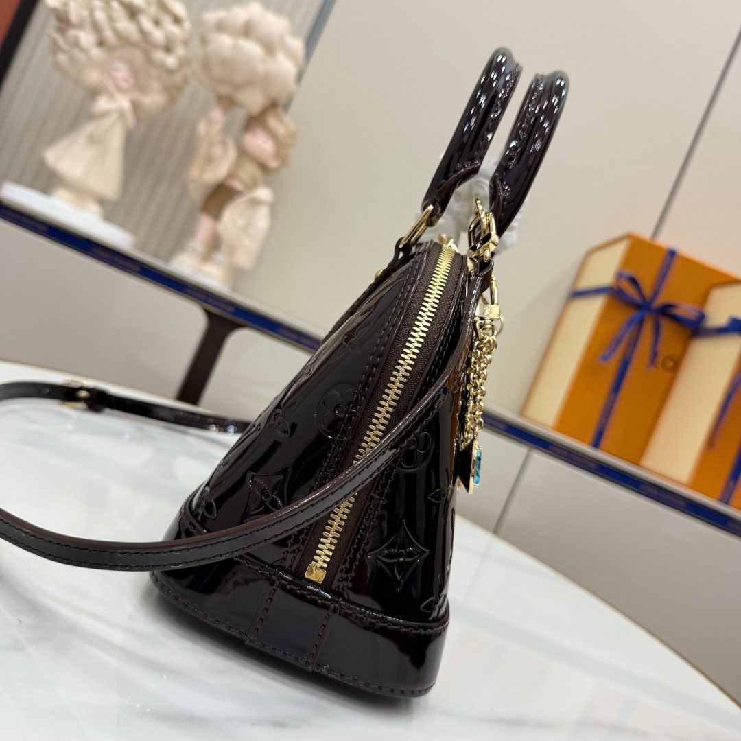 Louis Vuitton Alma BB M27172  - DopestKickz