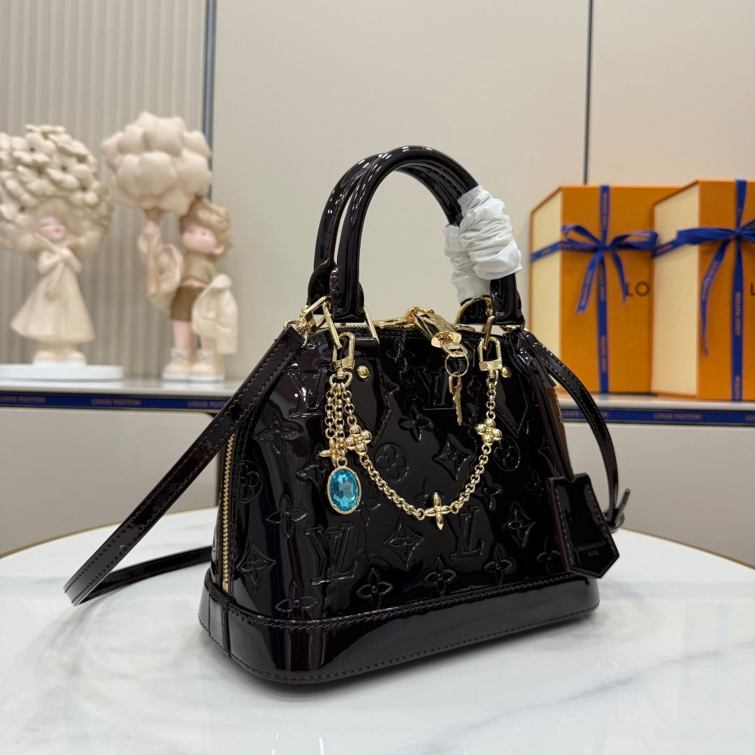Louis Vuitton Alma BB M27172  - DopestKickz