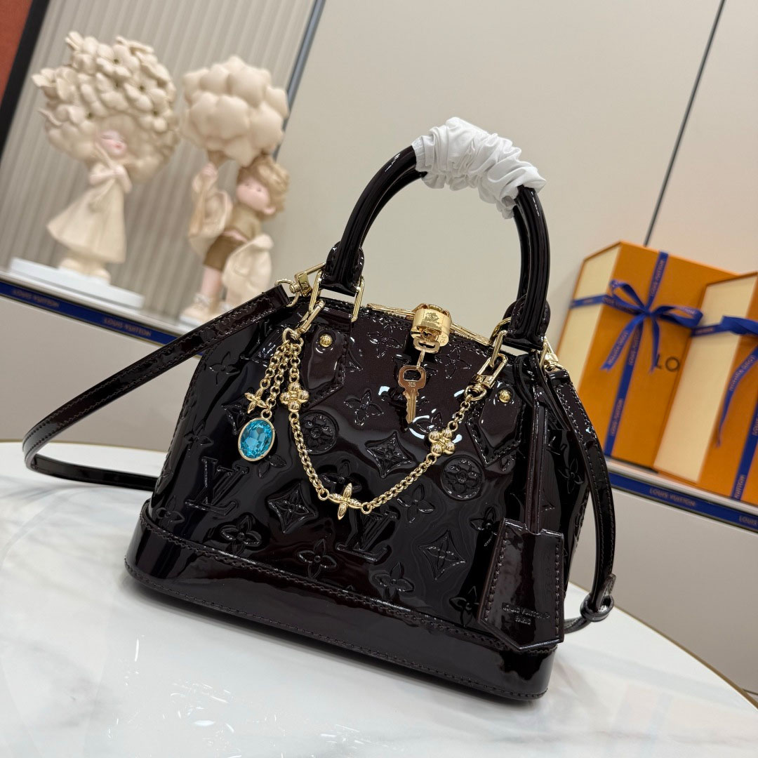 Louis Vuitton Alma BB M27172  - DopestKickz