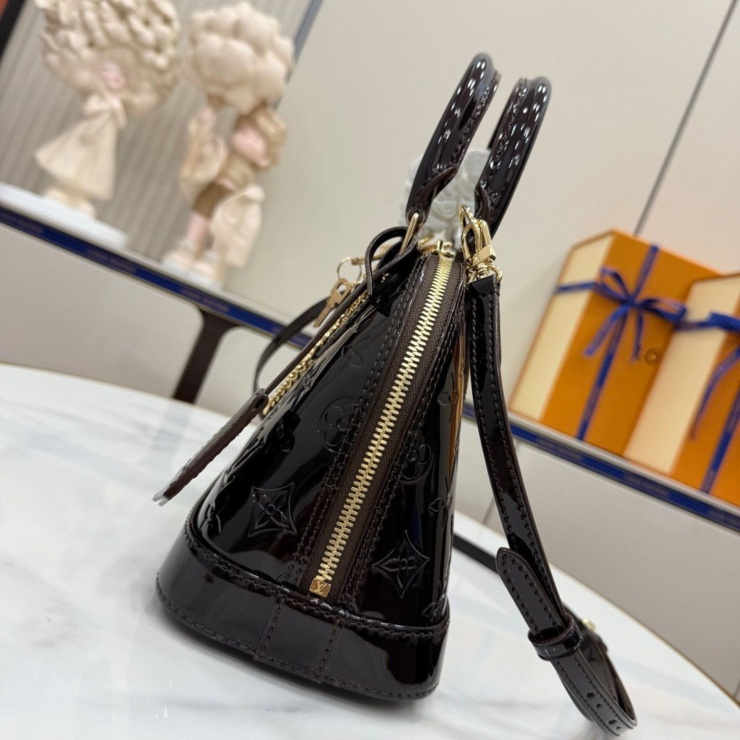 Louis Vuitton Alma BB M27172  - DopestKickz