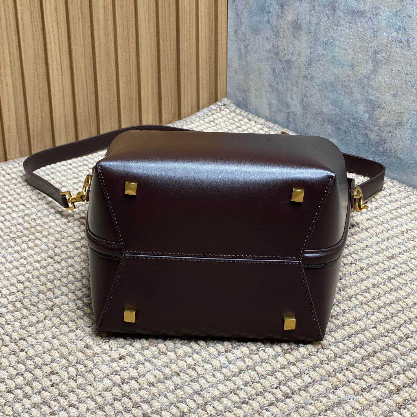 Saint Laurent Le 37 In Shiny Leather - DopestKickz