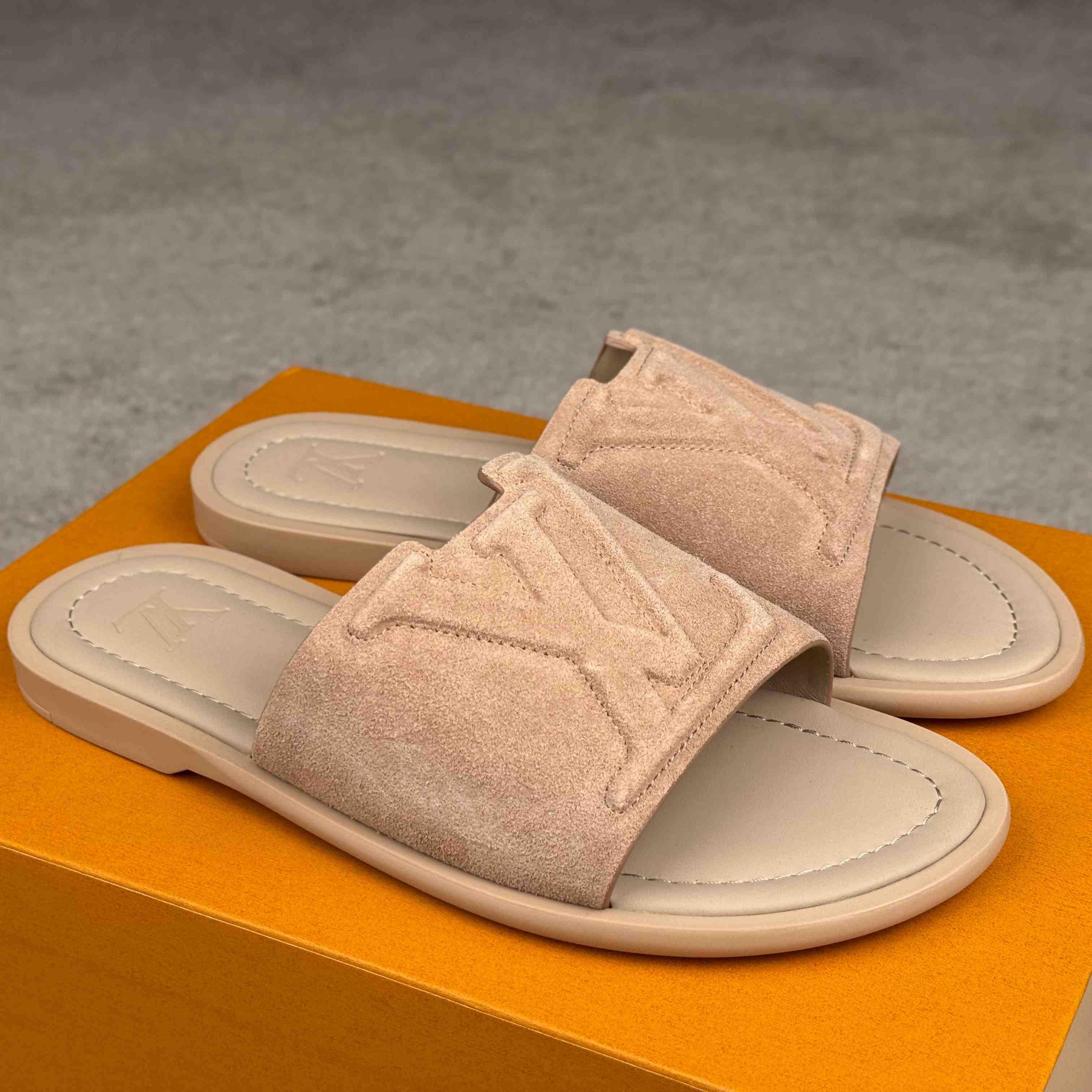 Louis Vuitton LV Portofino Mule   1AIZSS - DopestKickz