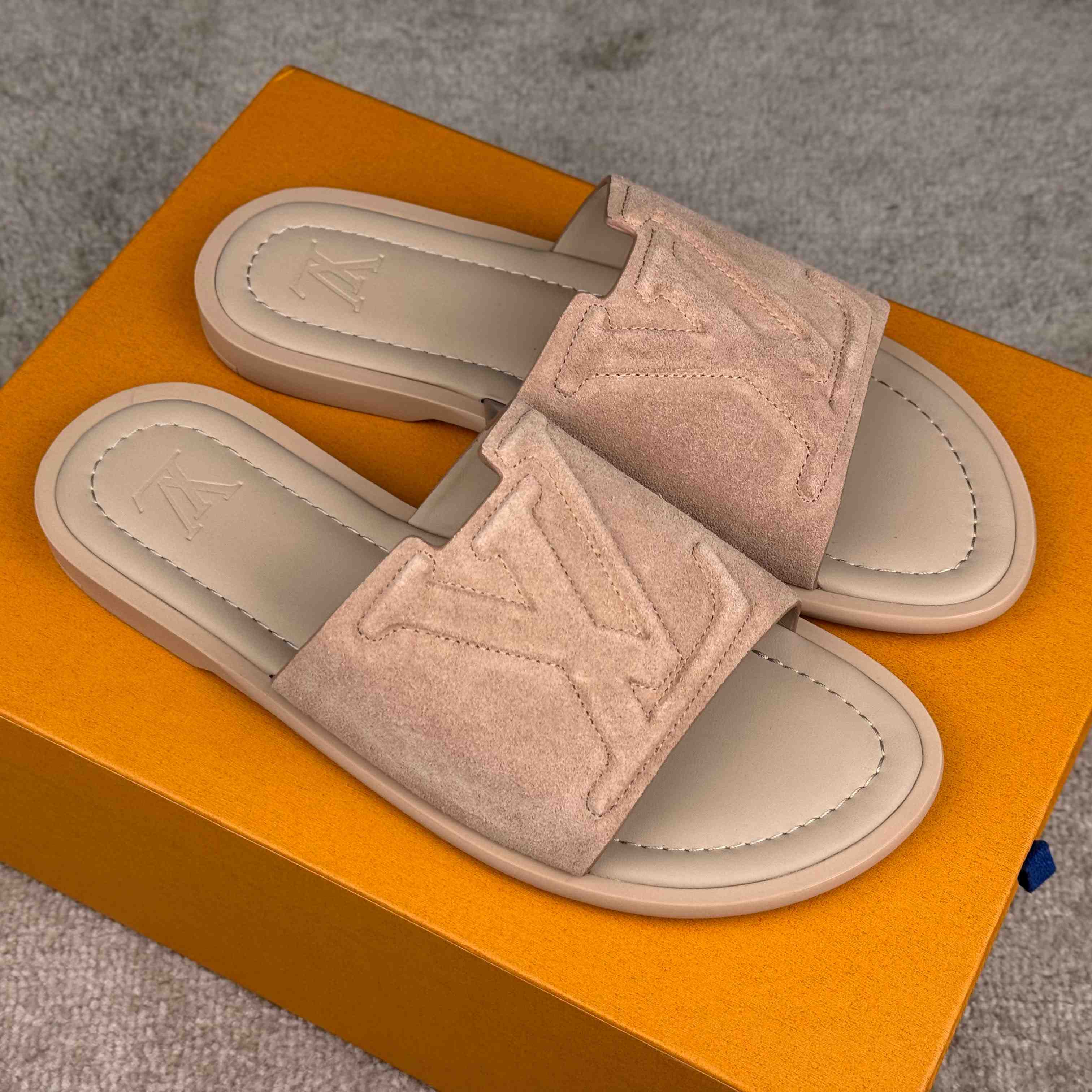 Louis Vuitton LV Portofino Mule   1AIZSS - DopestKickz