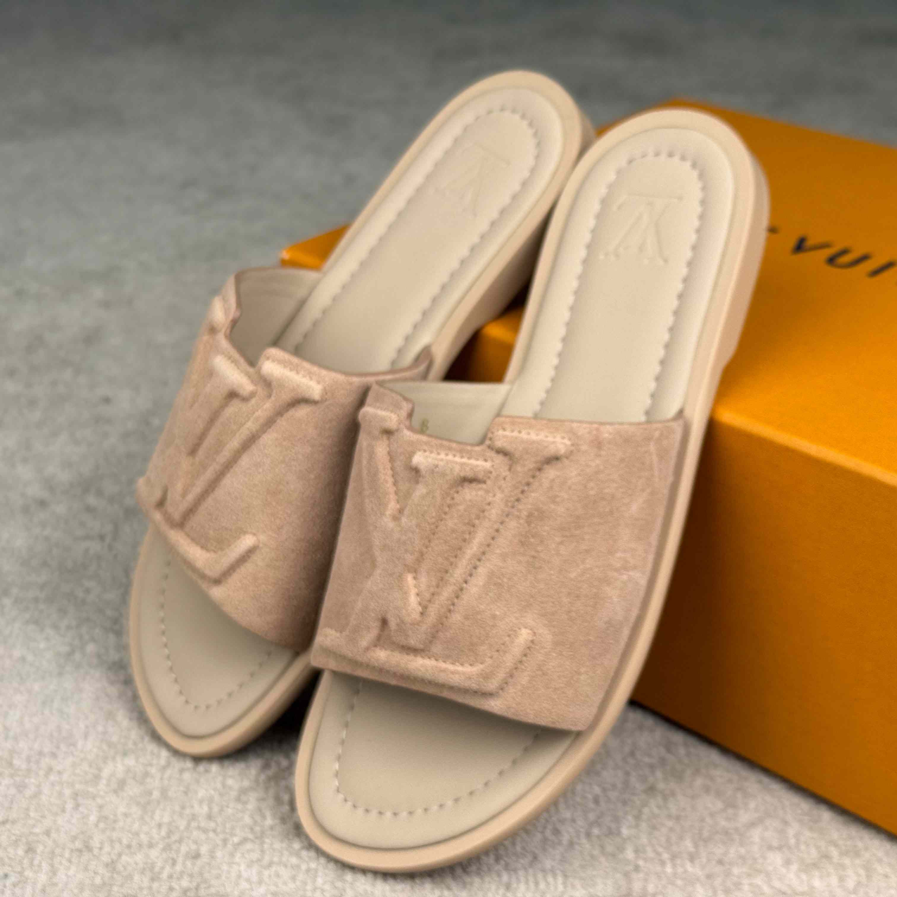 Louis Vuitton LV Portofino Mule   1AIZSS - DopestKickz