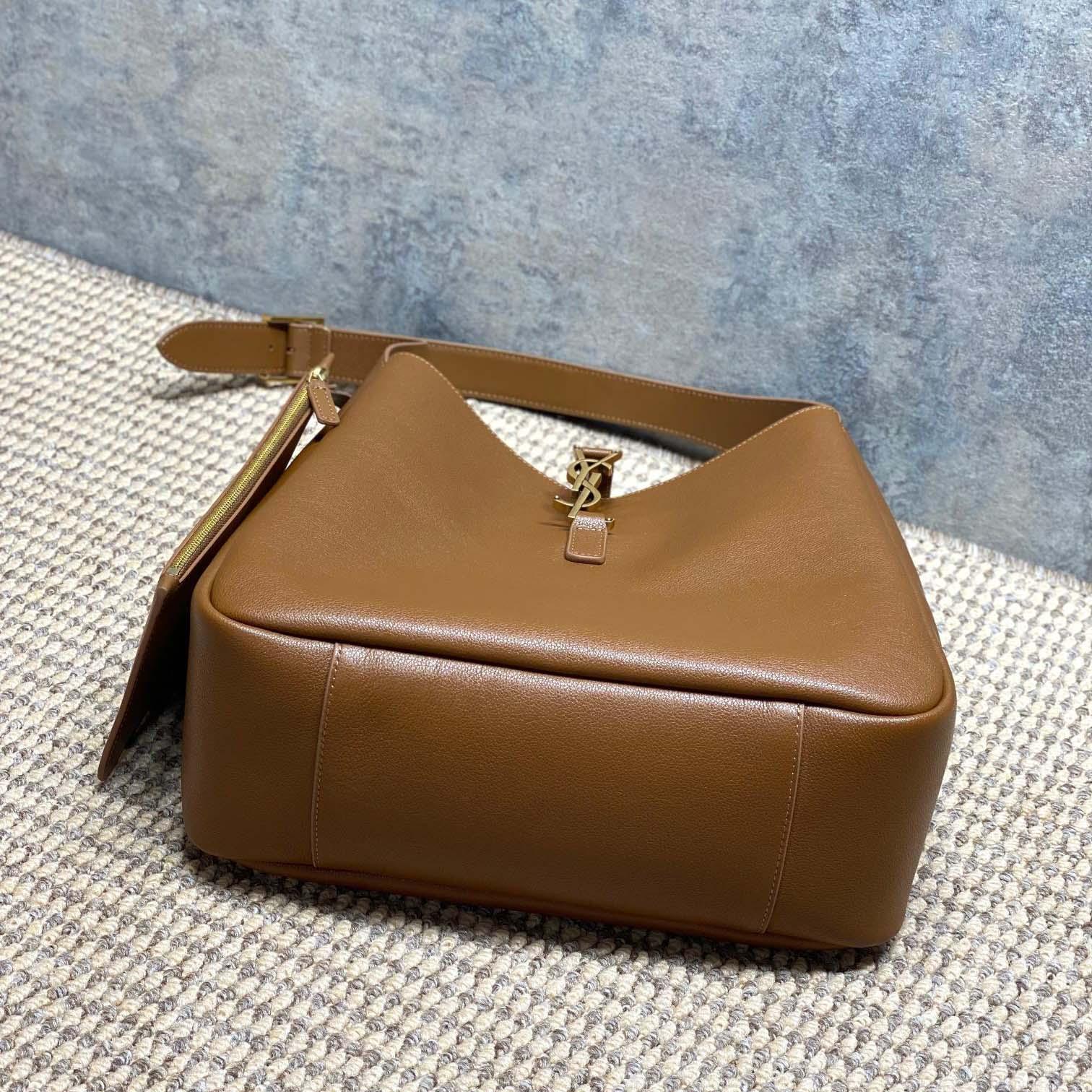 Saint Laurent LE 5 À 7 Supple LARGE In Grained Leather - DopestKickz