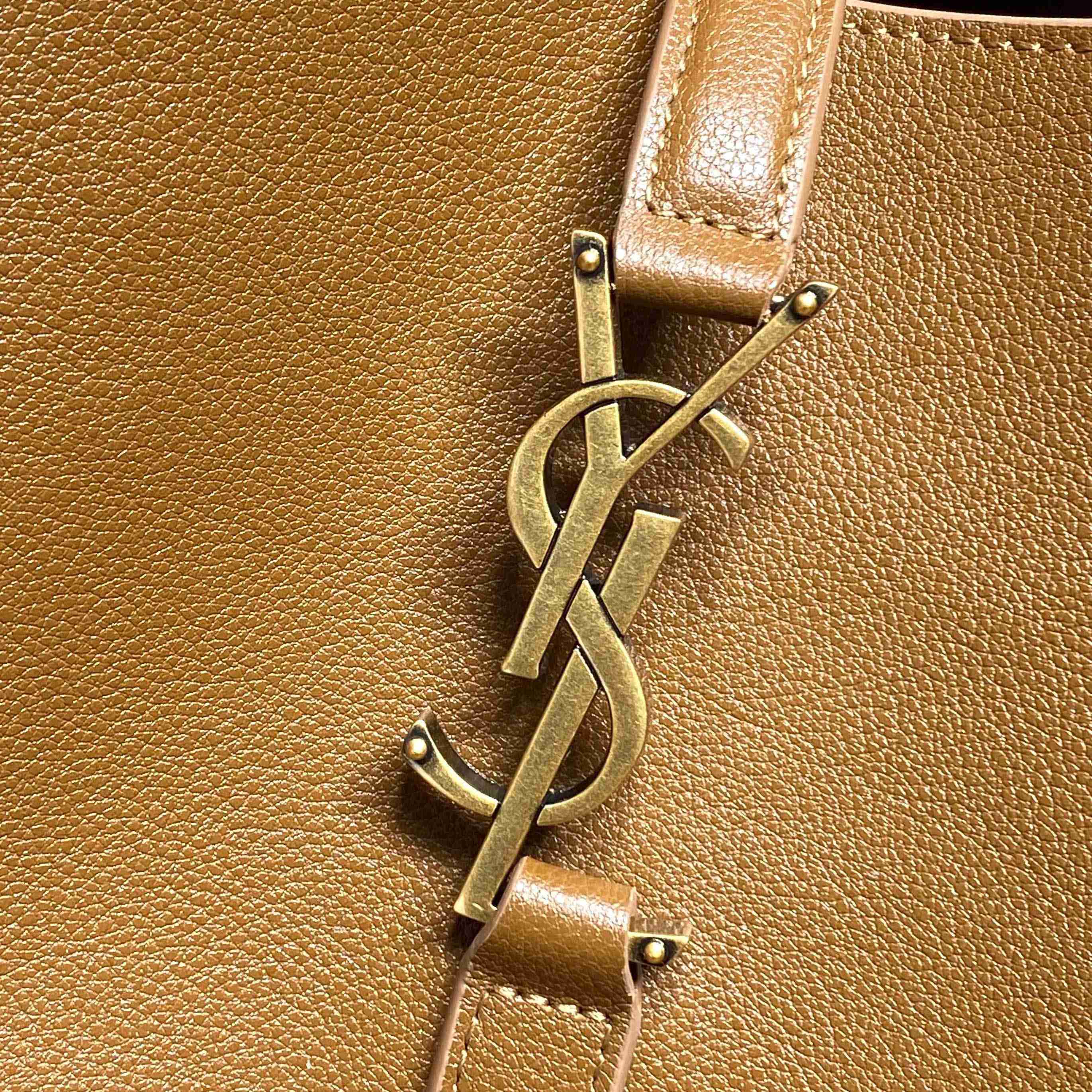 Saint Laurent LE 5 À 7 Supple LARGE In Grained Leather - DopestKickz