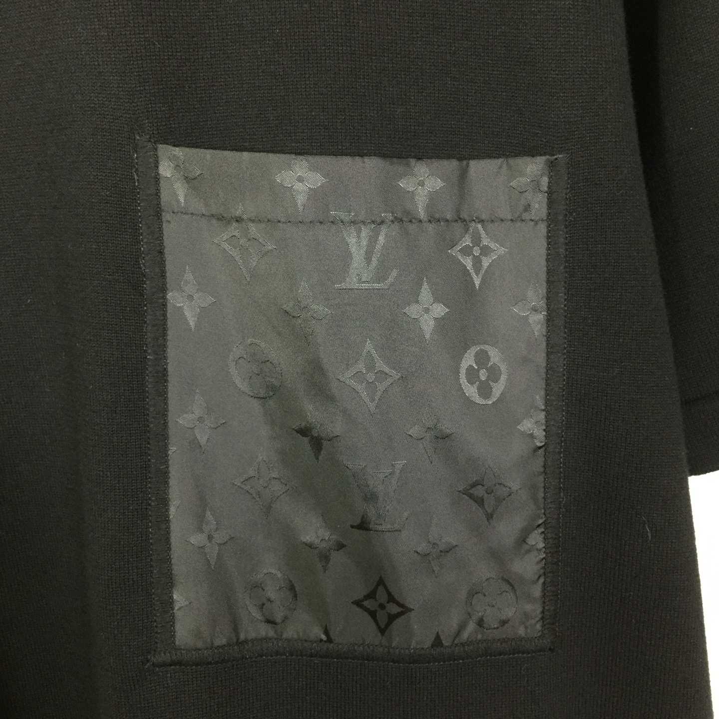 Louis Vuitton T-Shirt With Technical Signature Details   1AJRLX - DopestKickz