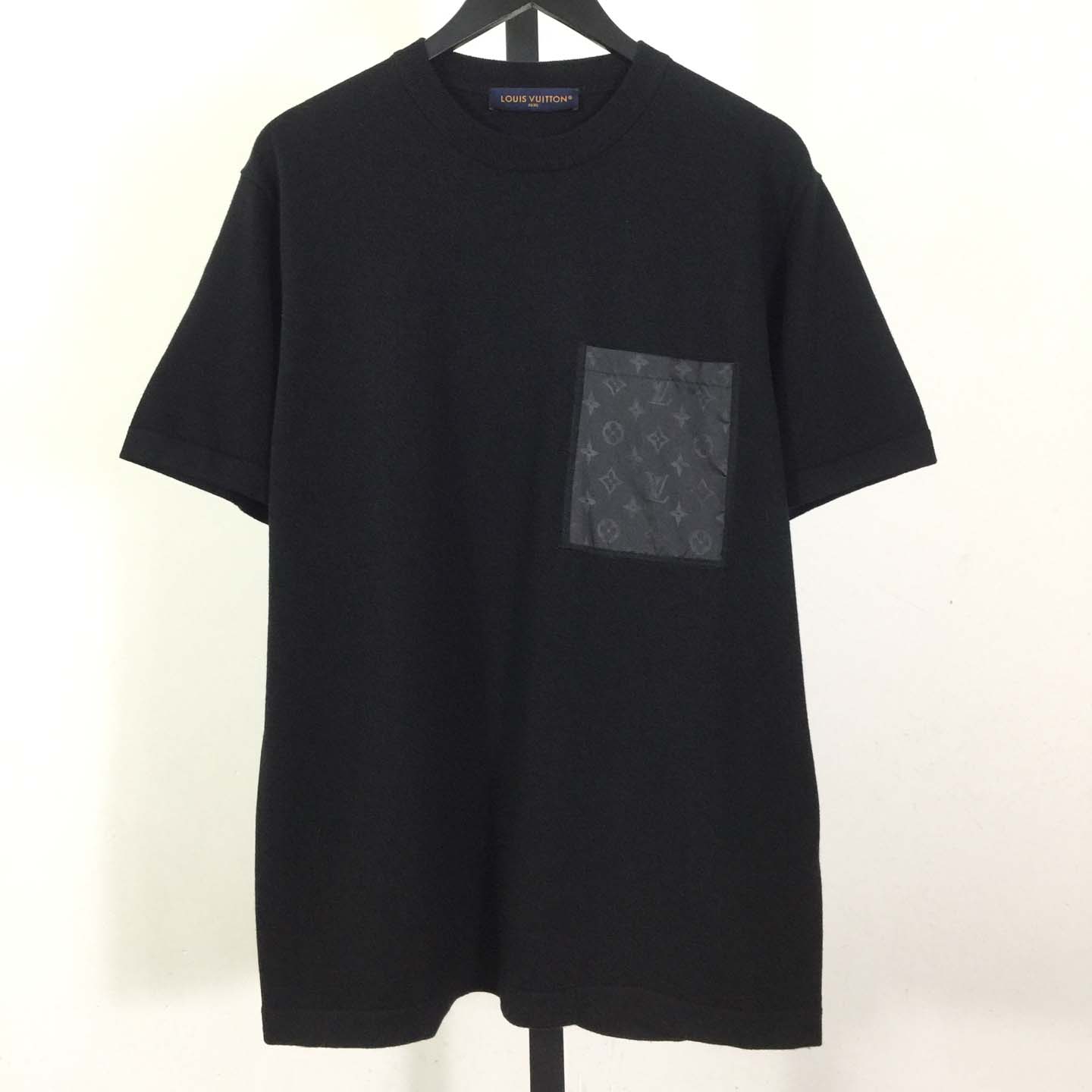 Louis Vuitton T-Shirt With Technical Signature Details   1AJRLX - DopestKickz