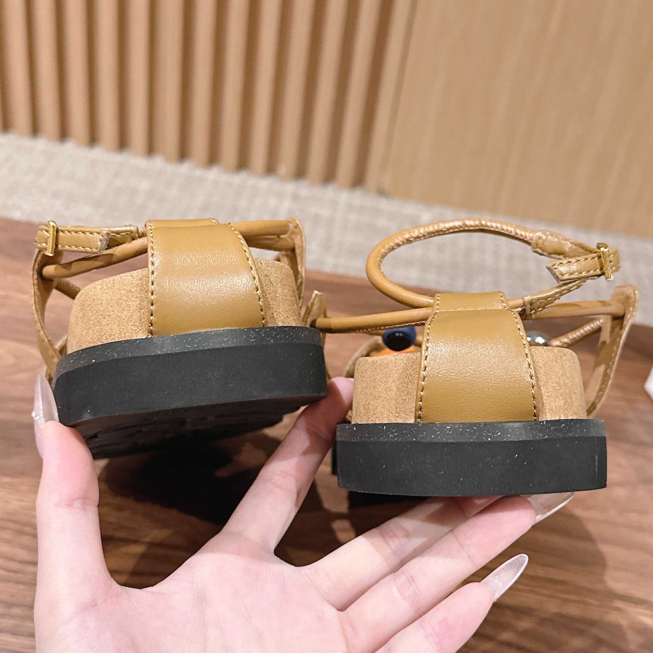 Loewe Pebble Beads Fussbett Sandal - DopestKickz