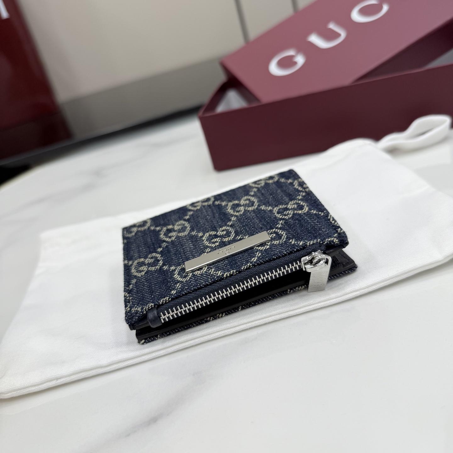 Gucci Small Wallet With Gucci Plaque - DopestKickz