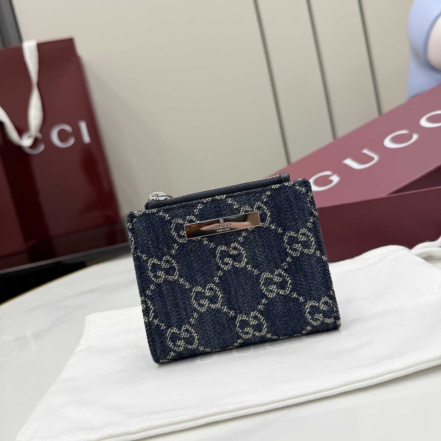 Gucci Small Wallet With Gucci Plaque - DopestKickz