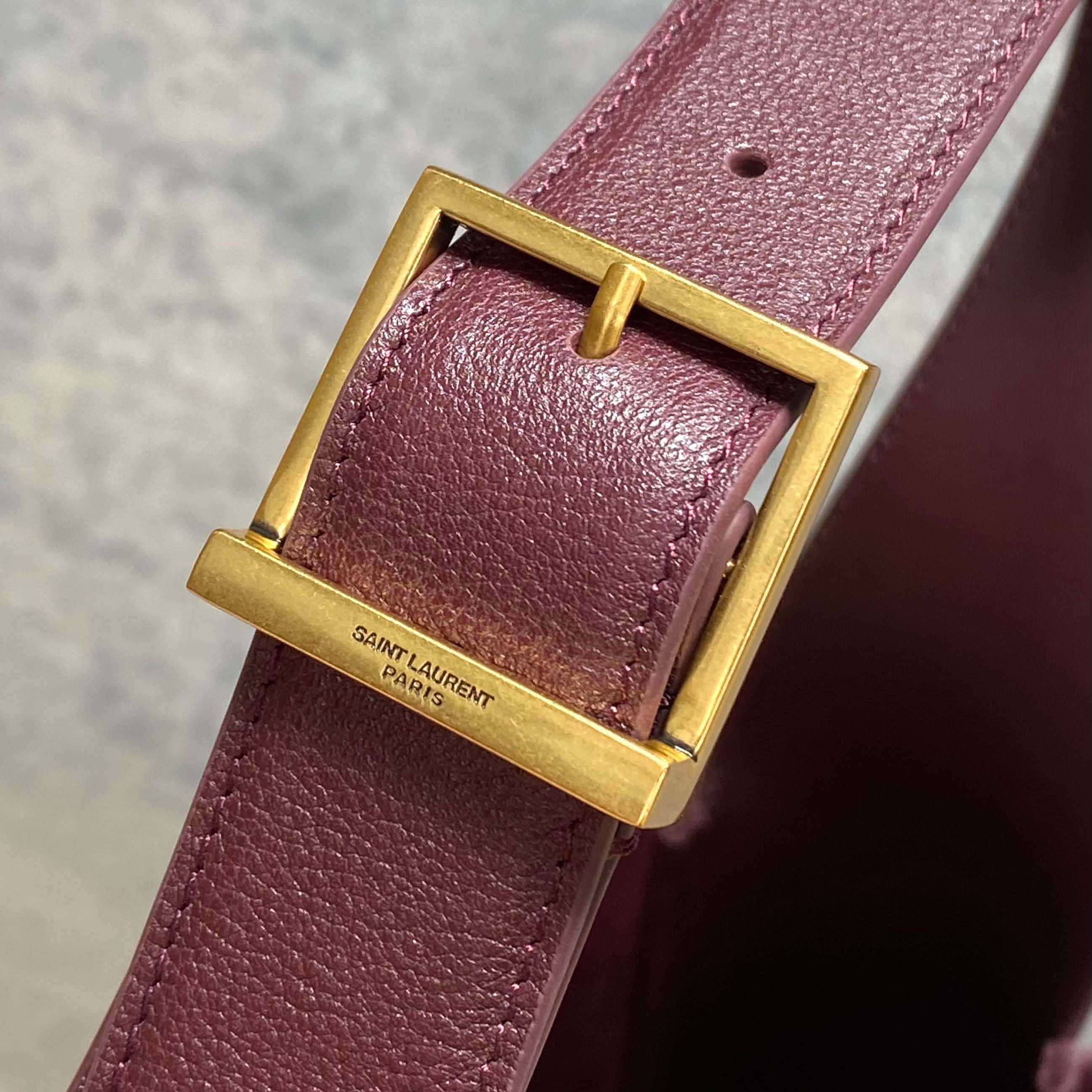 Saint Laurent LE 5 À 7 supple Large In Grained Leather - DopestKickz