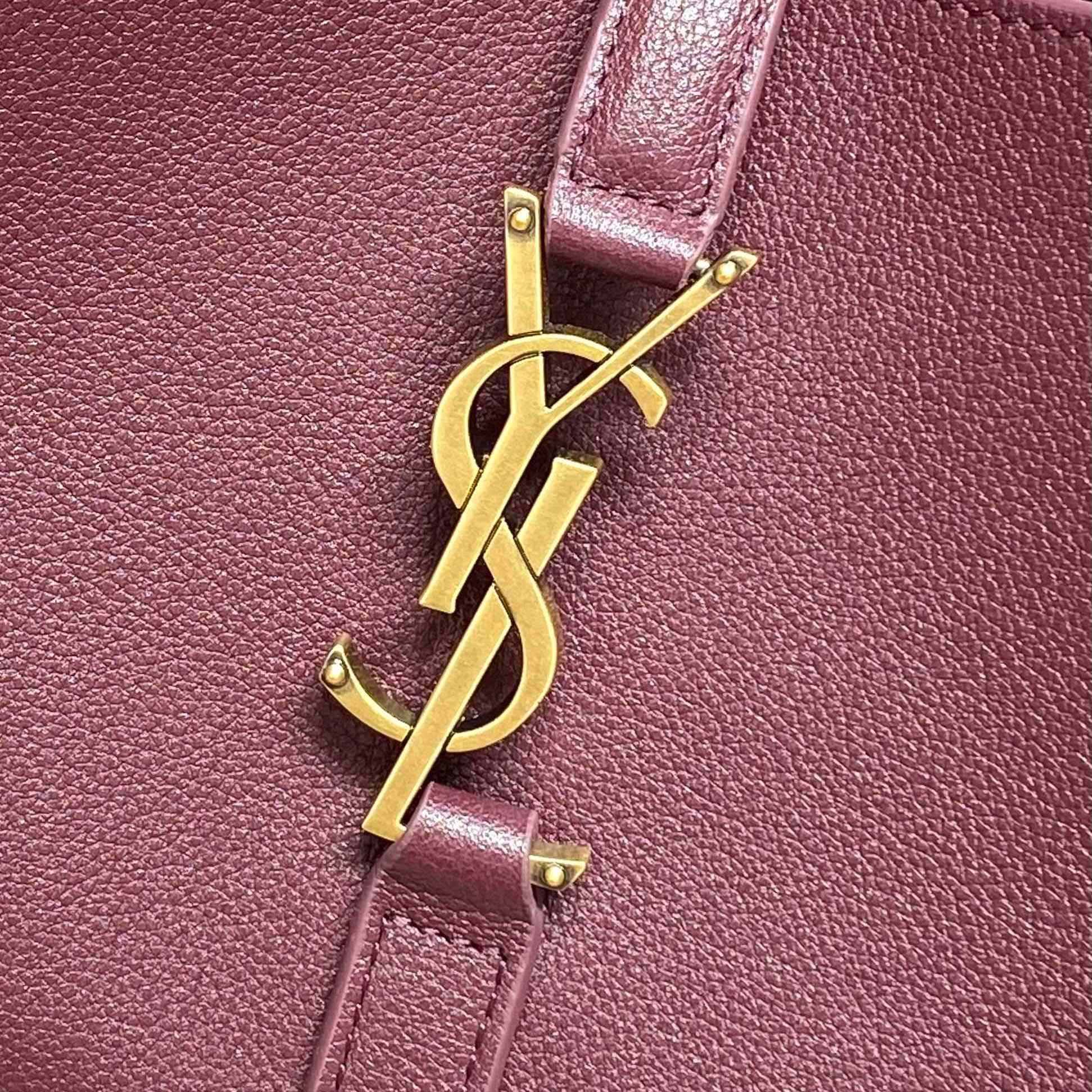 Saint Laurent LE 5 À 7 supple Large In Grained Leather - DopestKickz
