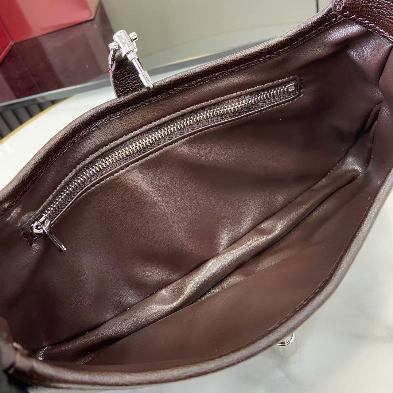 Gucci Jackie Slim Medium Shoulder Bag  - DopestKickz