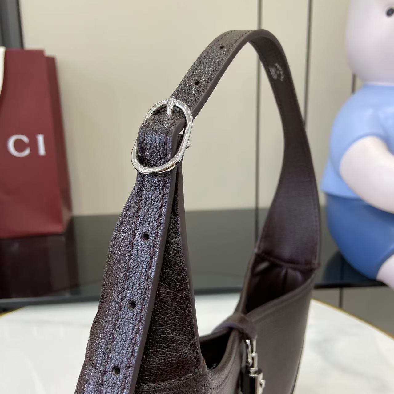 Gucci Jackie Slim Medium Shoulder Bag  - DopestKickz