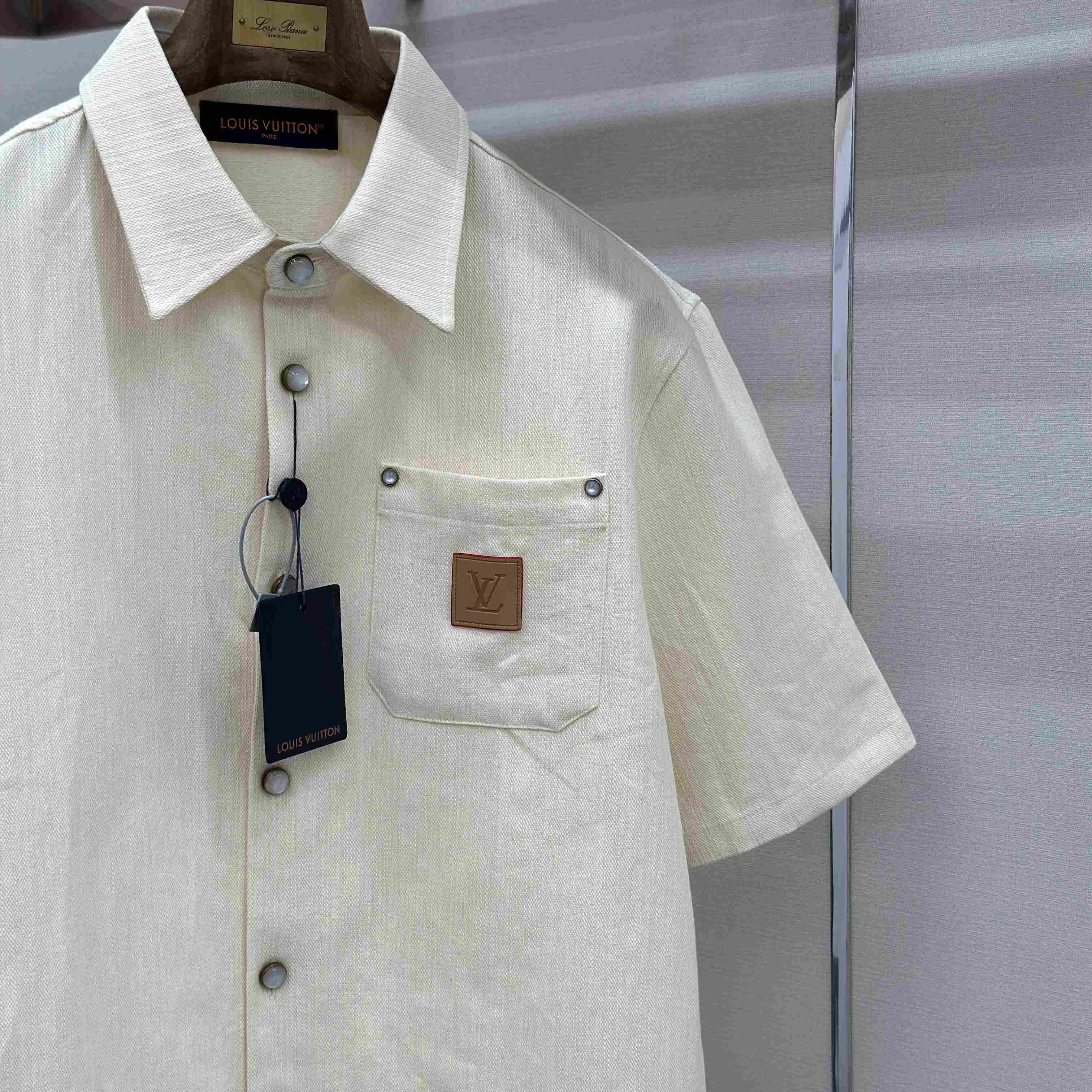 Louis Vuitton Silk-Blend Short-Sleeved Shirt 1AHCHW - DopestKickz