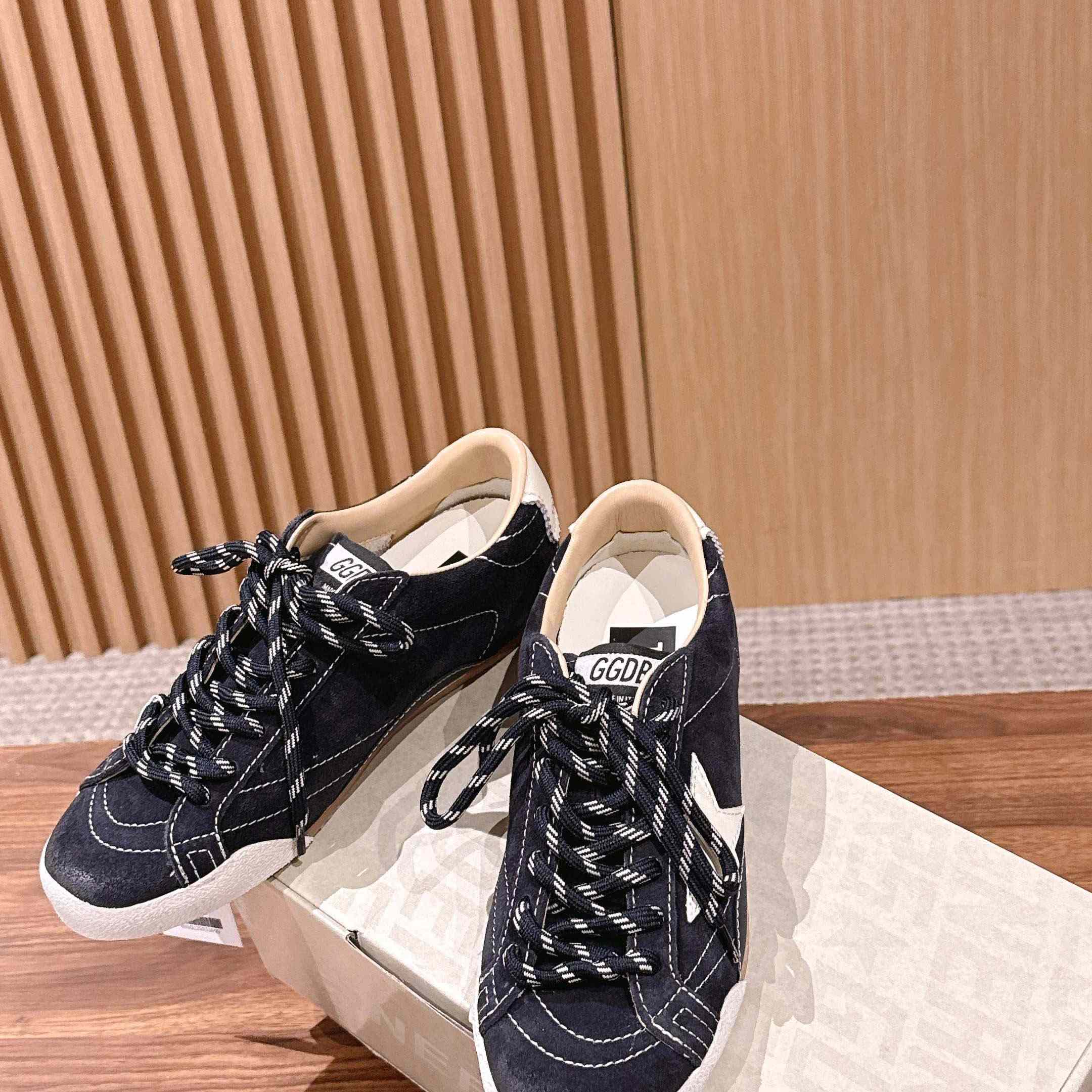 Golden Goose True-Star Sneakers - DopestKickz