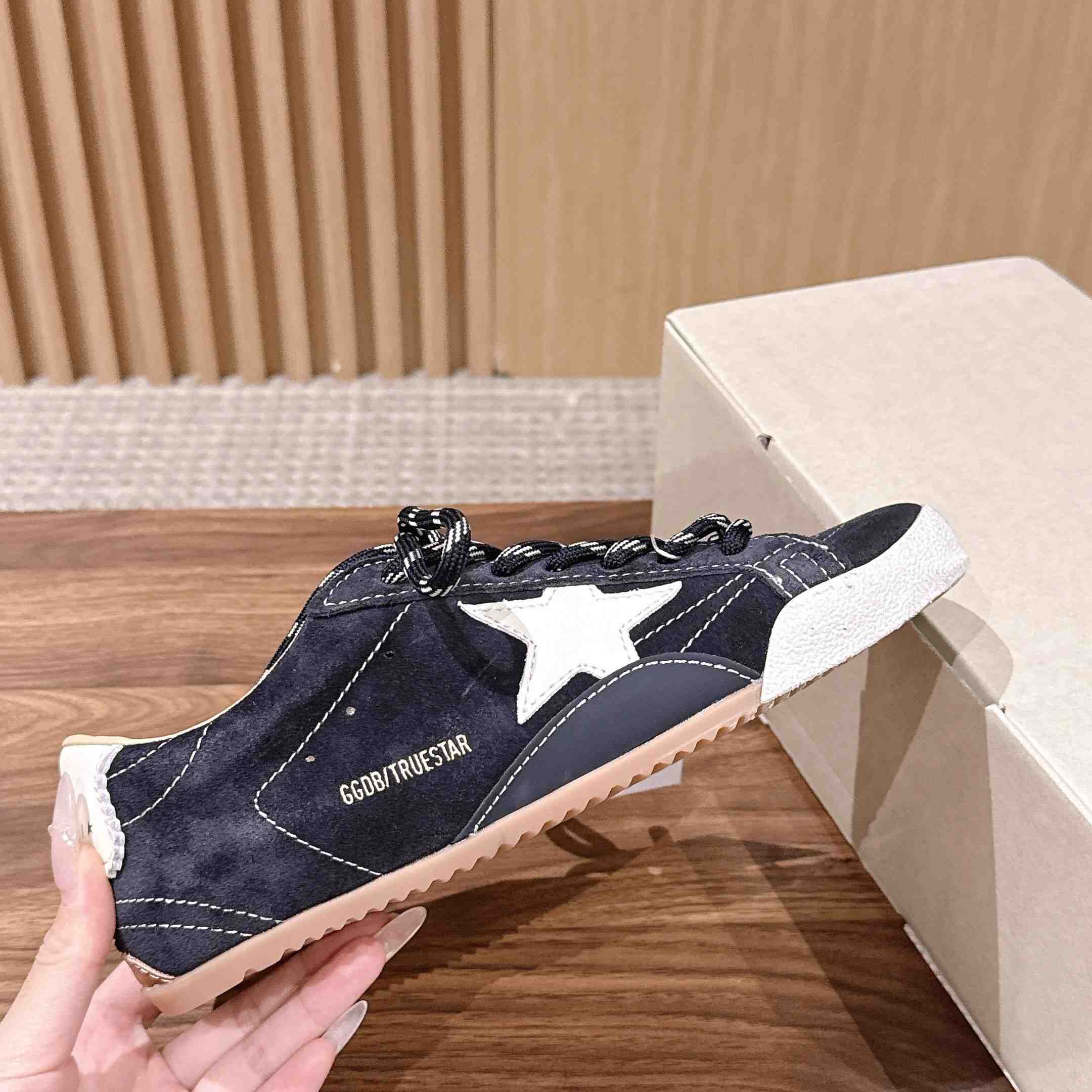 Golden Goose True-Star Sneakers - DopestKickz