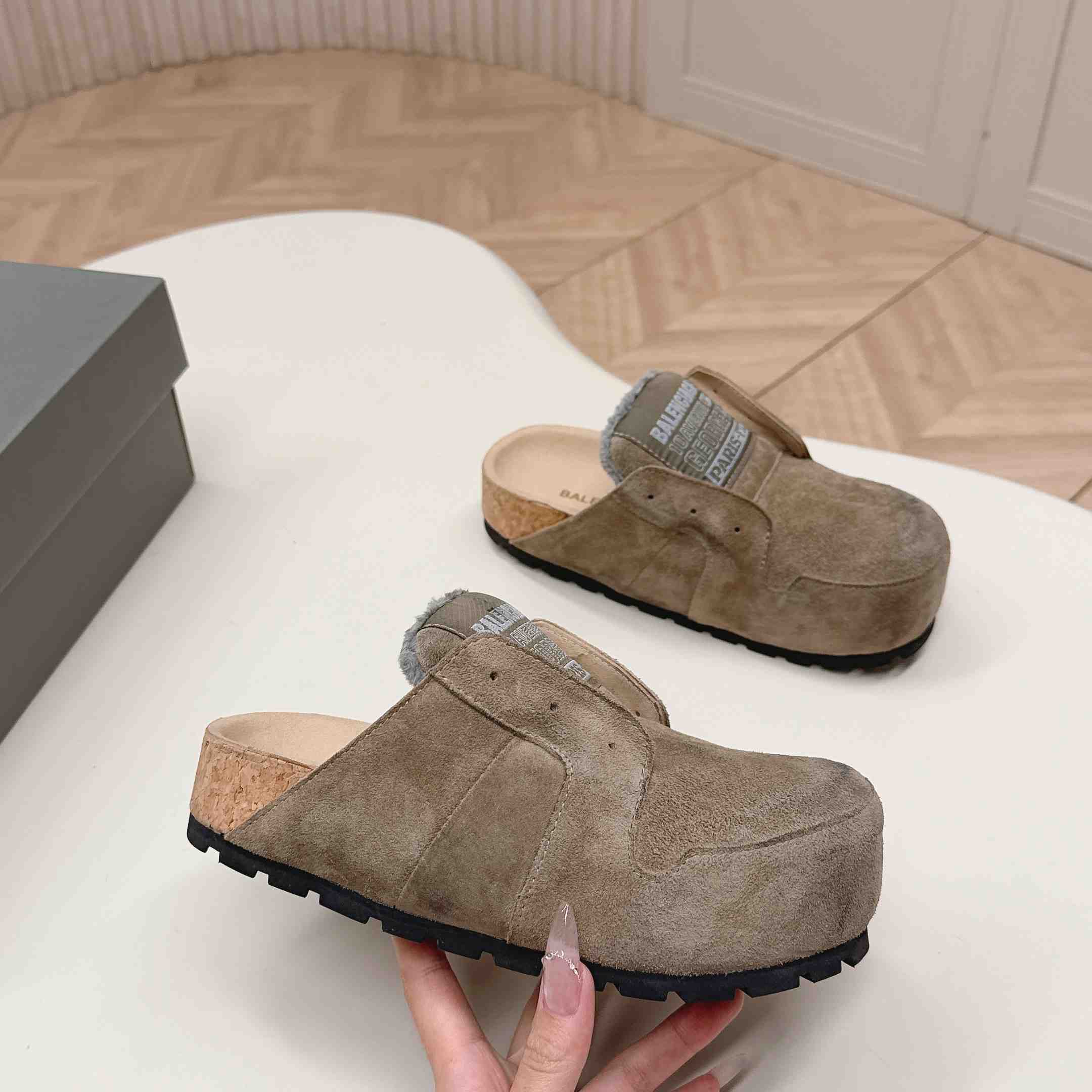 Balenciaga Dumbo Mule In Beige - DopestKickz
