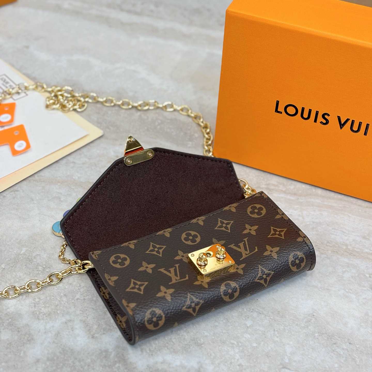 Louis Vuitton Pouch Metis Belt M4588Z - DopestKickz