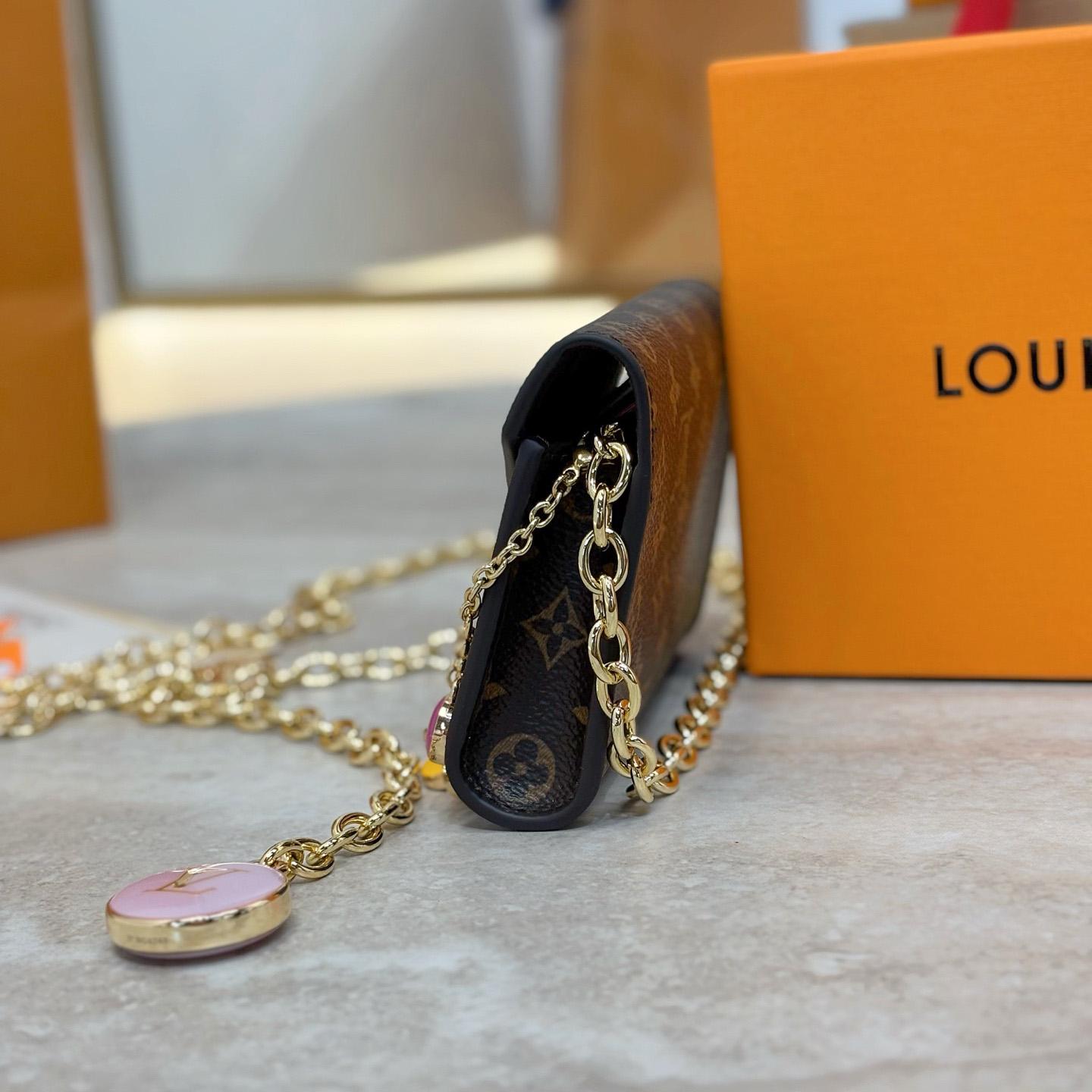 Louis Vuitton Pouch Metis Belt M4588Z - DopestKickz