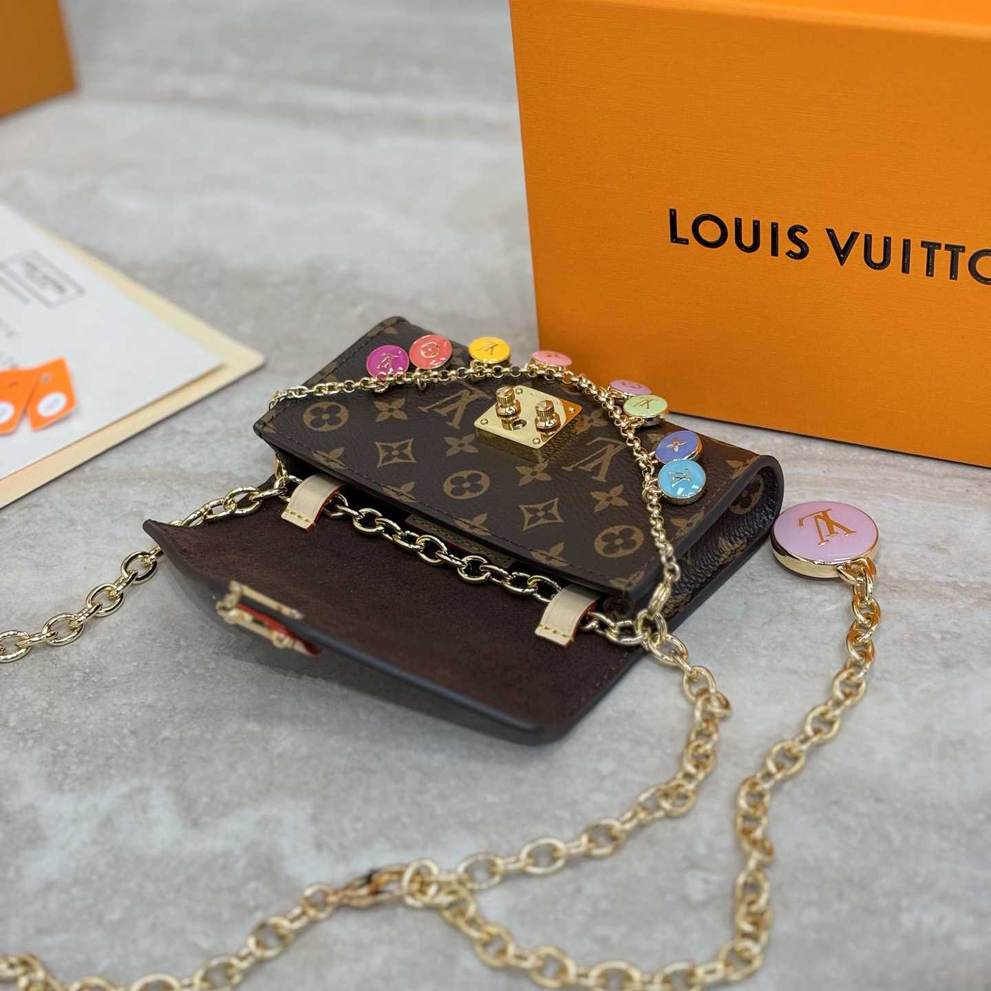 Louis Vuitton Pouch Metis Belt M4588Z - DopestKickz
