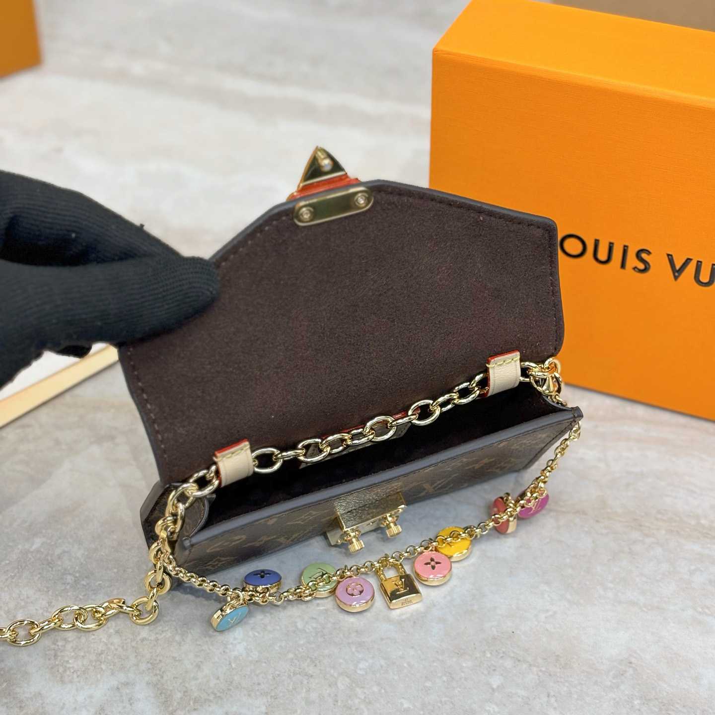 Louis Vuitton Pouch Metis Belt M4588Z - DopestKickz
