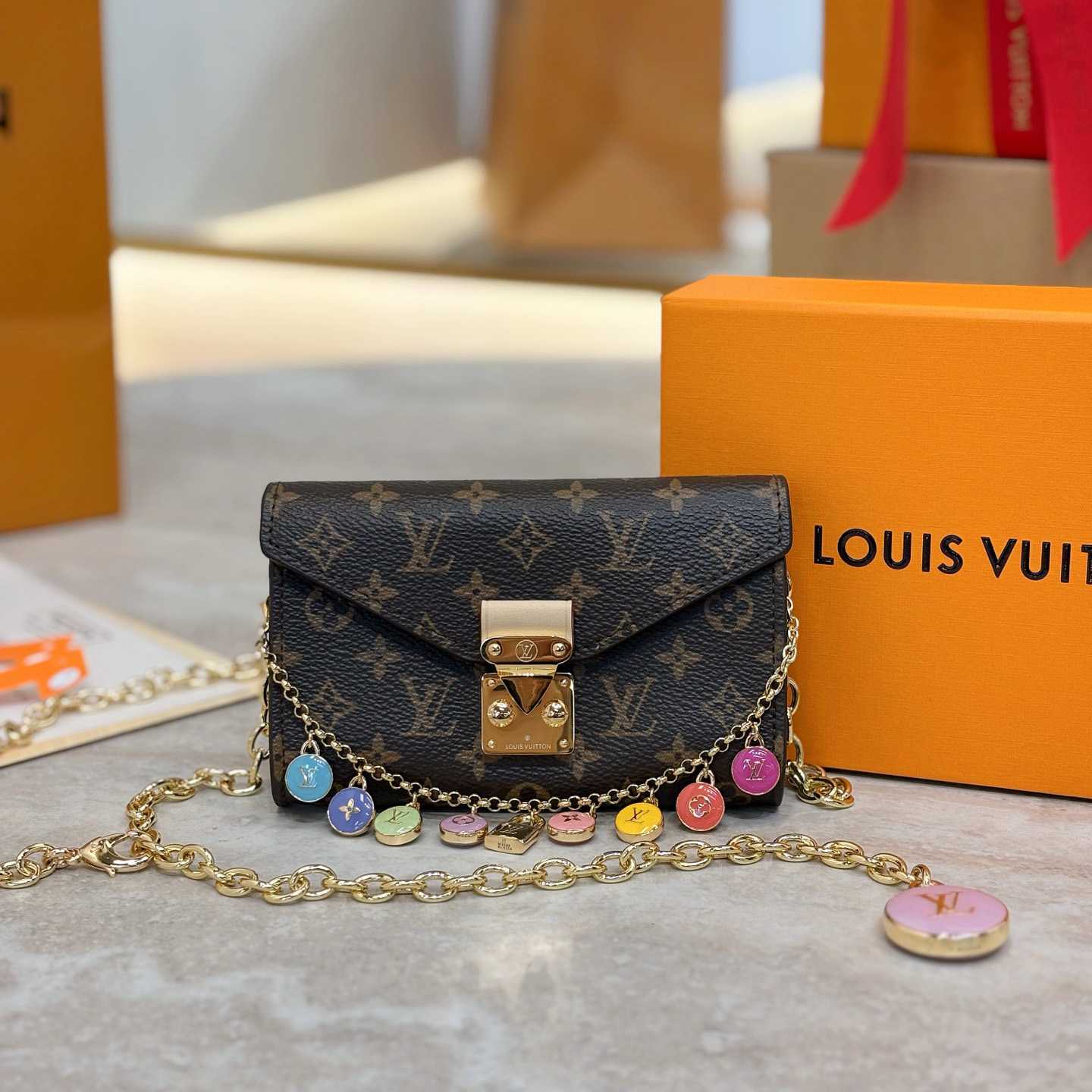 Louis Vuitton Pouch Metis Belt M4588Z - DopestKickz