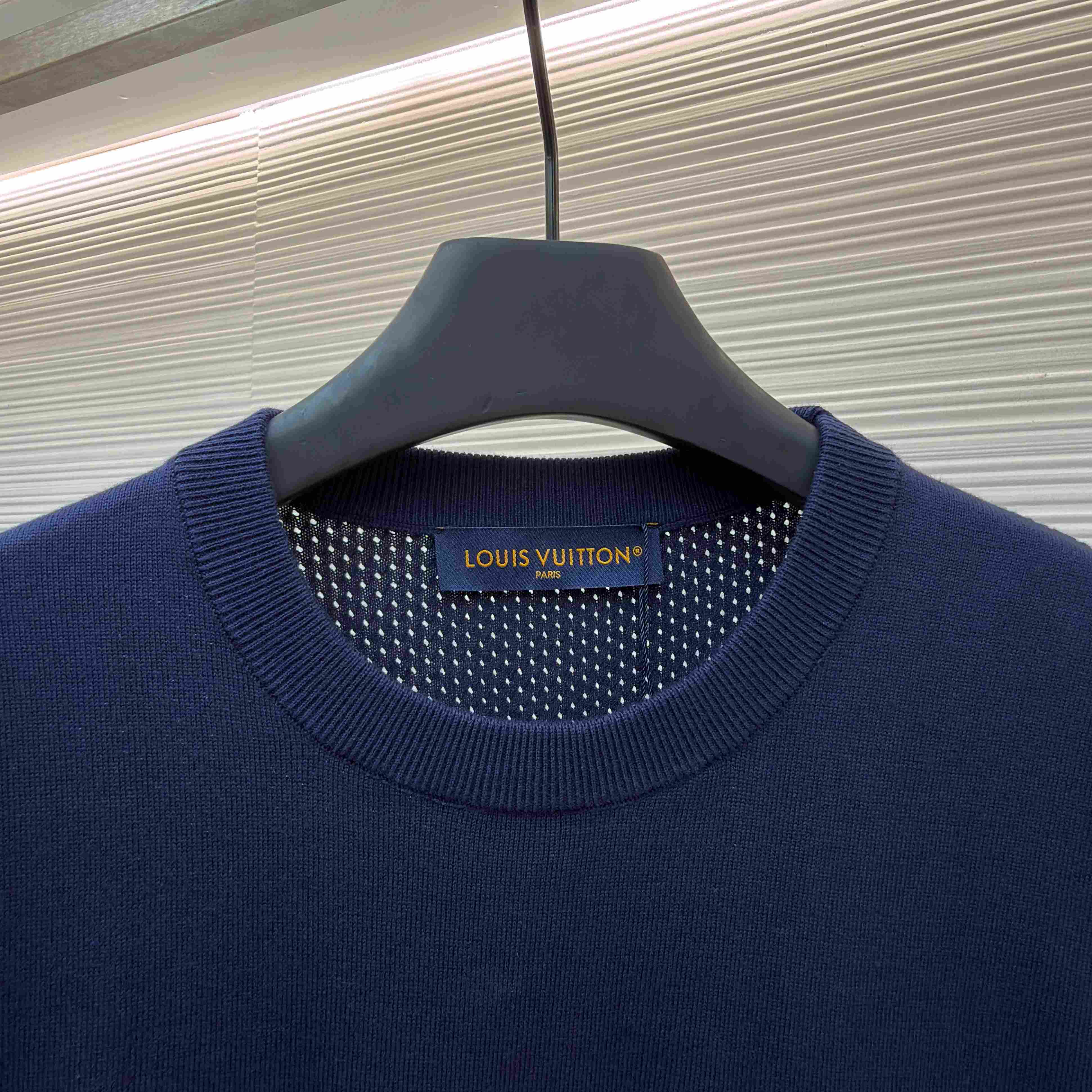 Louis Vuitton Cotton-Cashmere Short-Sleeved Crewneck 1AK6XR - DopestKickz