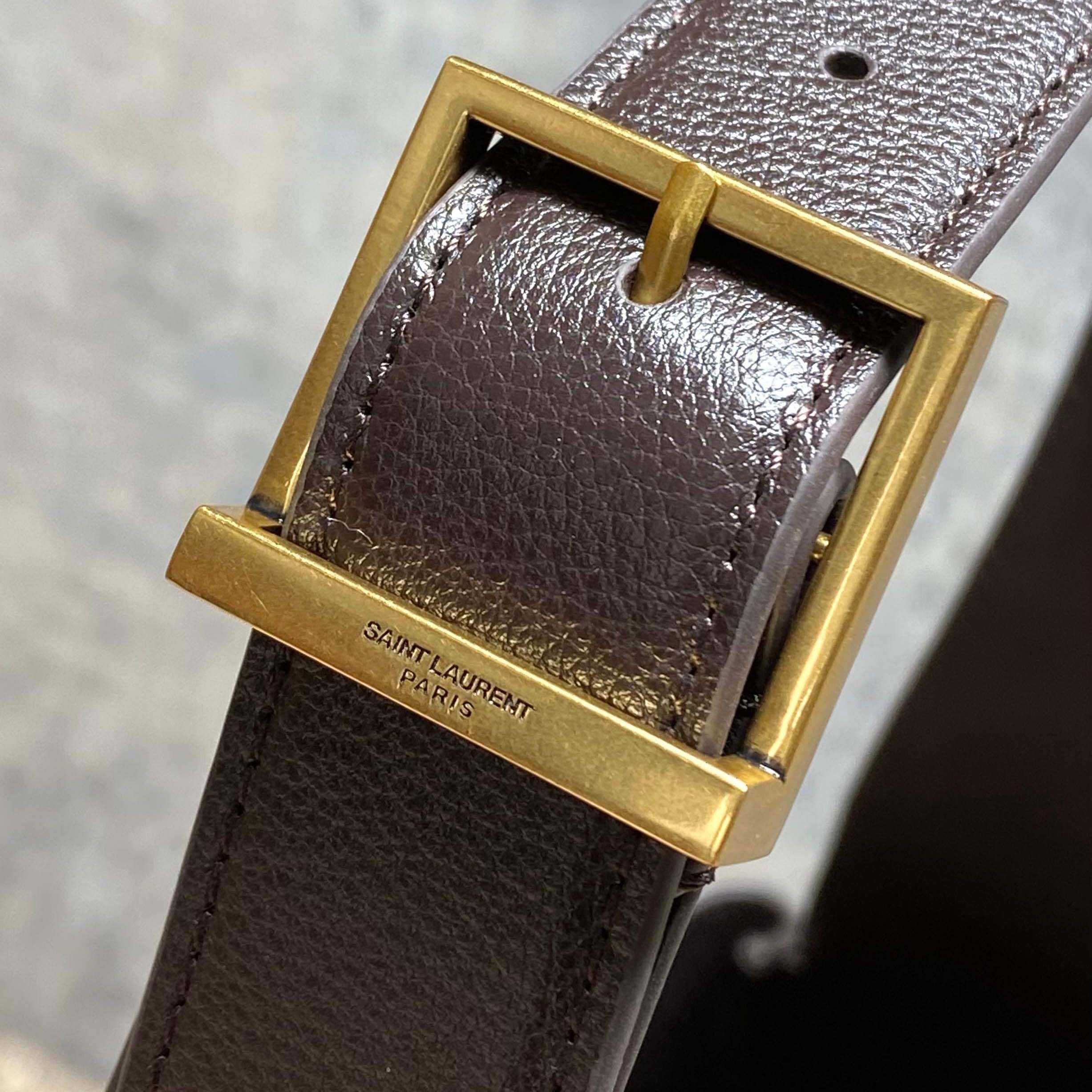 Saint Laurent LE 5 À 7 Supple LARGE In Grained Leather - DopestKickz