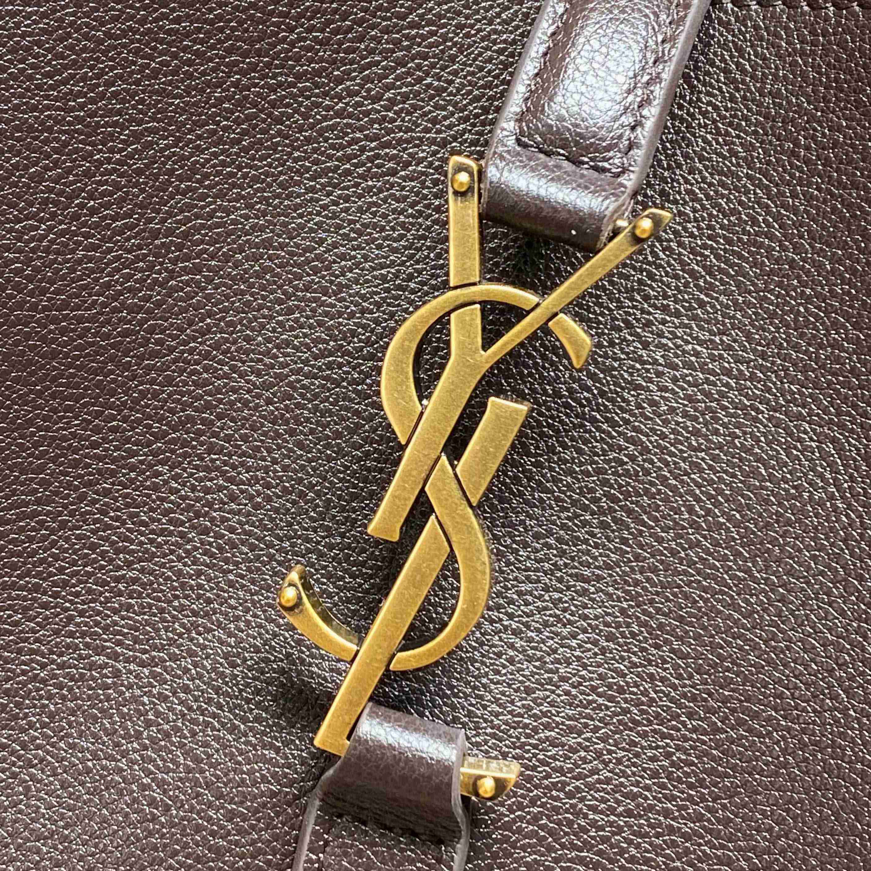 Saint Laurent LE 5 À 7 Supple LARGE In Grained Leather - DopestKickz