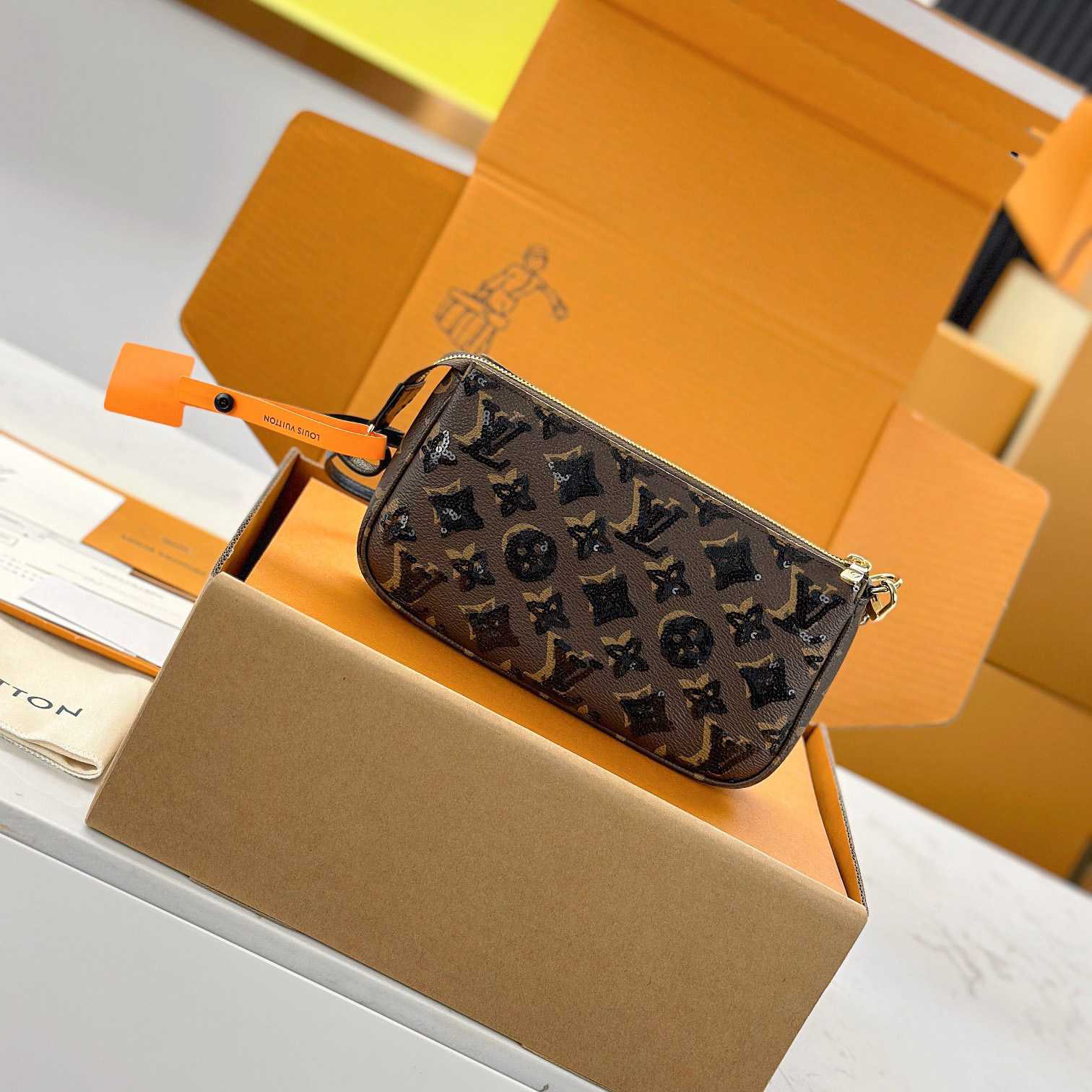 Louis Vuitton Pochette Accessoires M26473 - DopestKickz