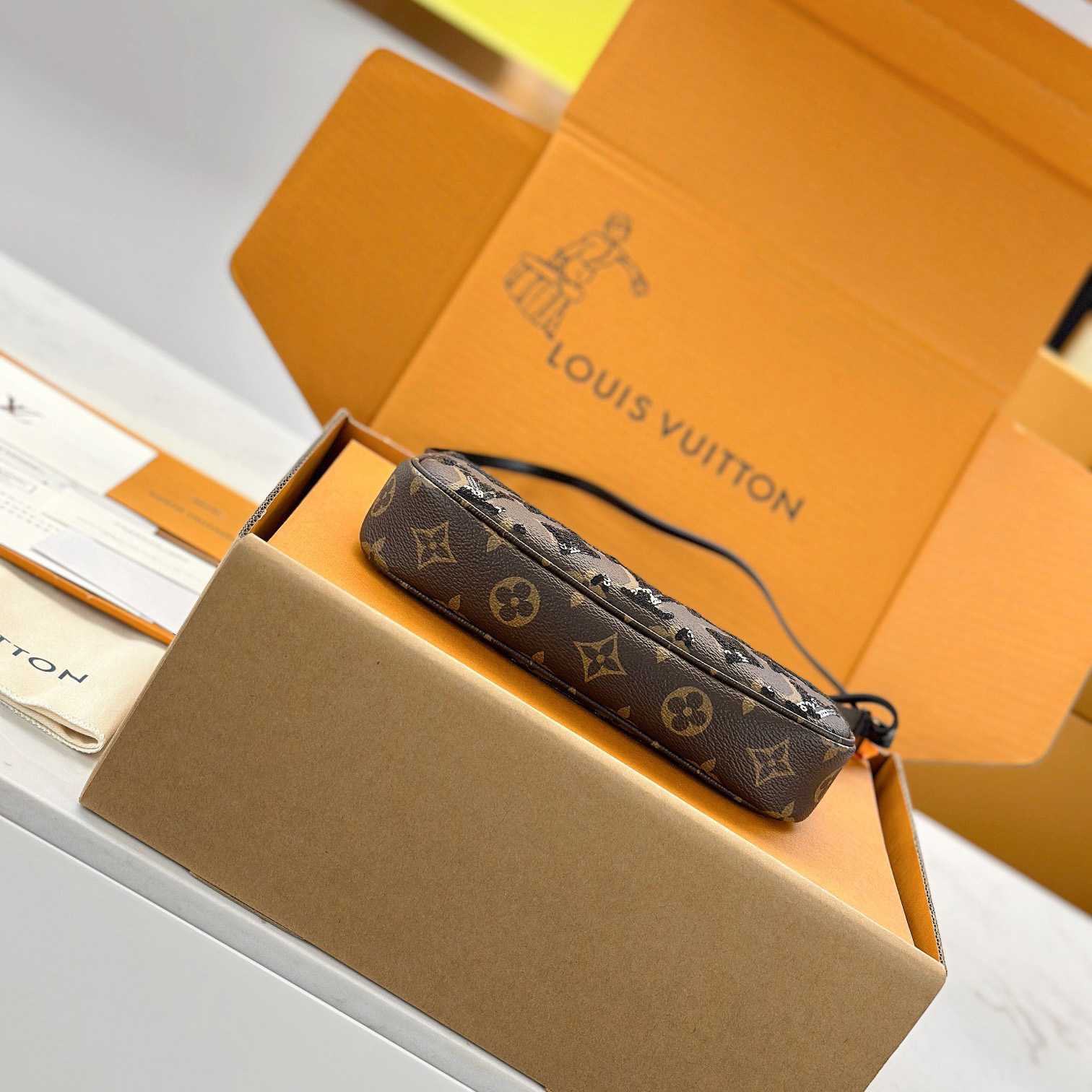 Louis Vuitton Pochette Accessoires M26473 - DopestKickz
