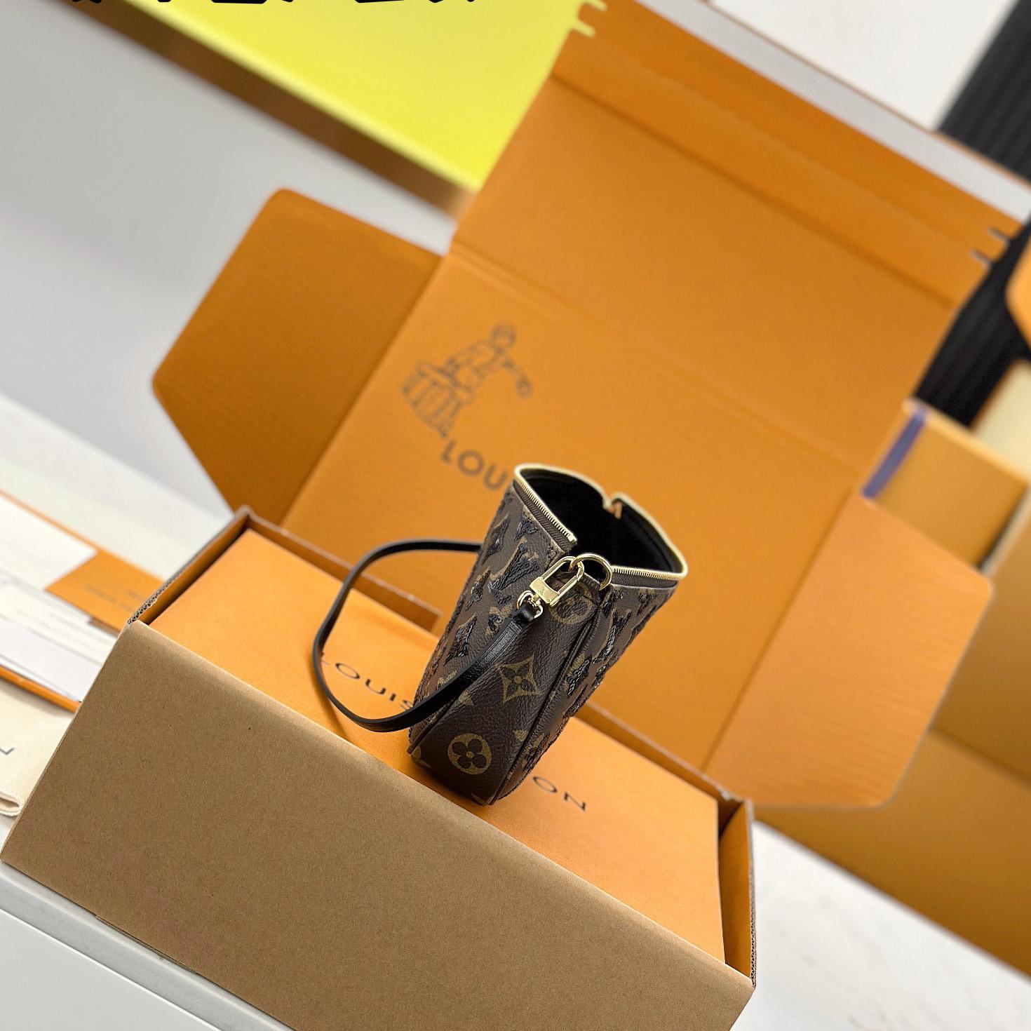 Louis Vuitton Pochette Accessoires M26473 - DopestKickz