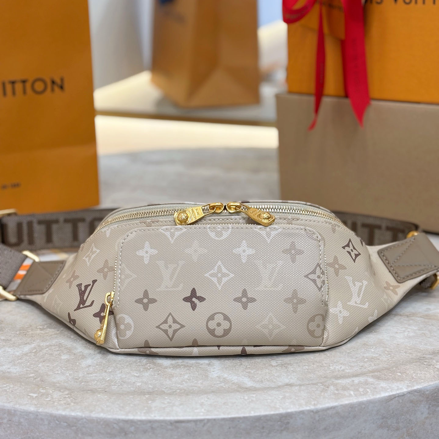 Louis Vuitton Rush Bumbag M29274 - DopestKickz