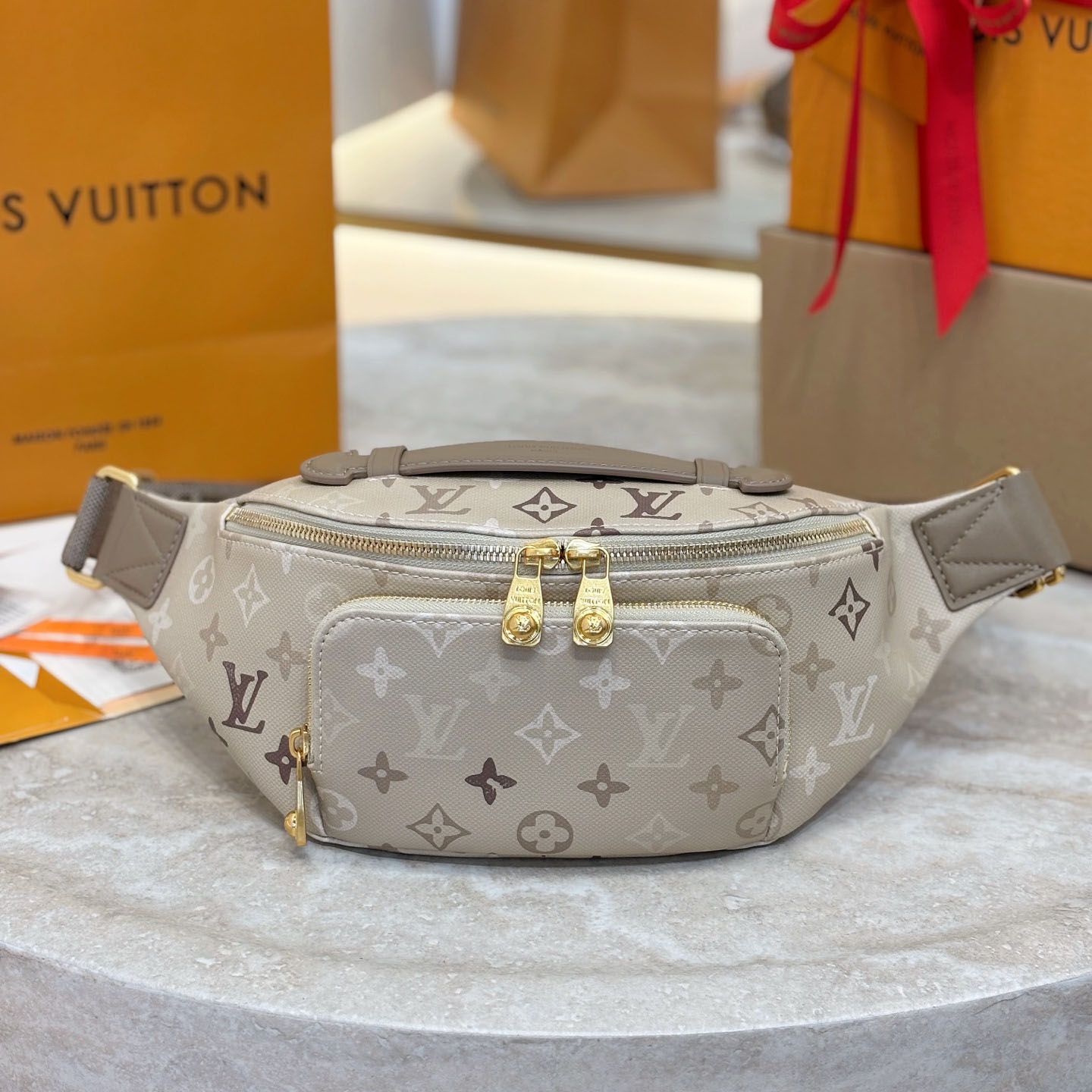 Louis Vuitton Rush Bumbag M29274 - DopestKickz