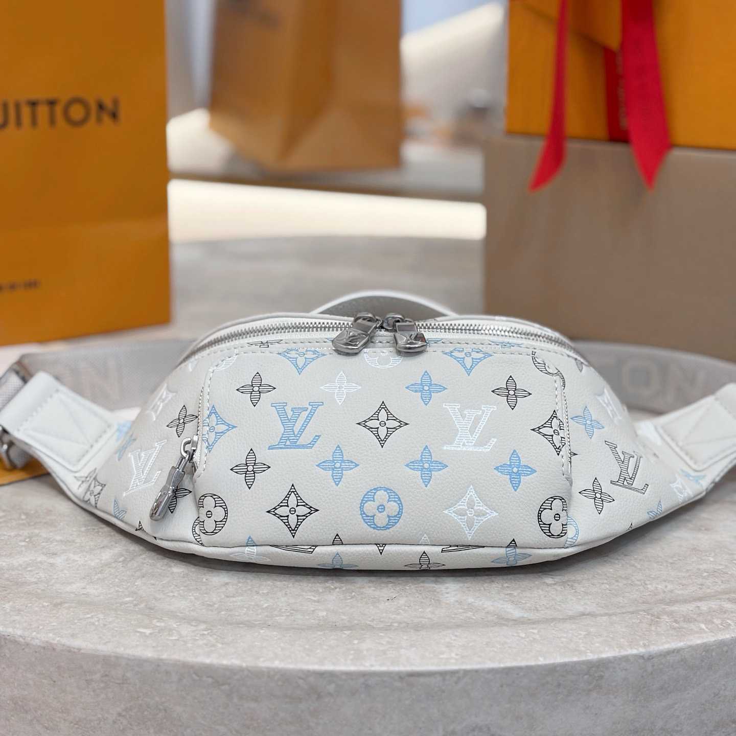 Louis Vuitton Rush Bumbag M28619 - DopestKickz