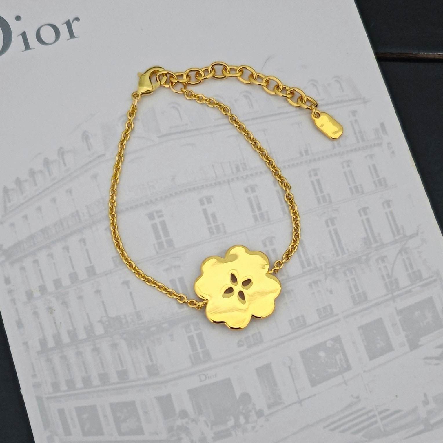 Dior Sparkling Clover Bracelet - DopestKickz